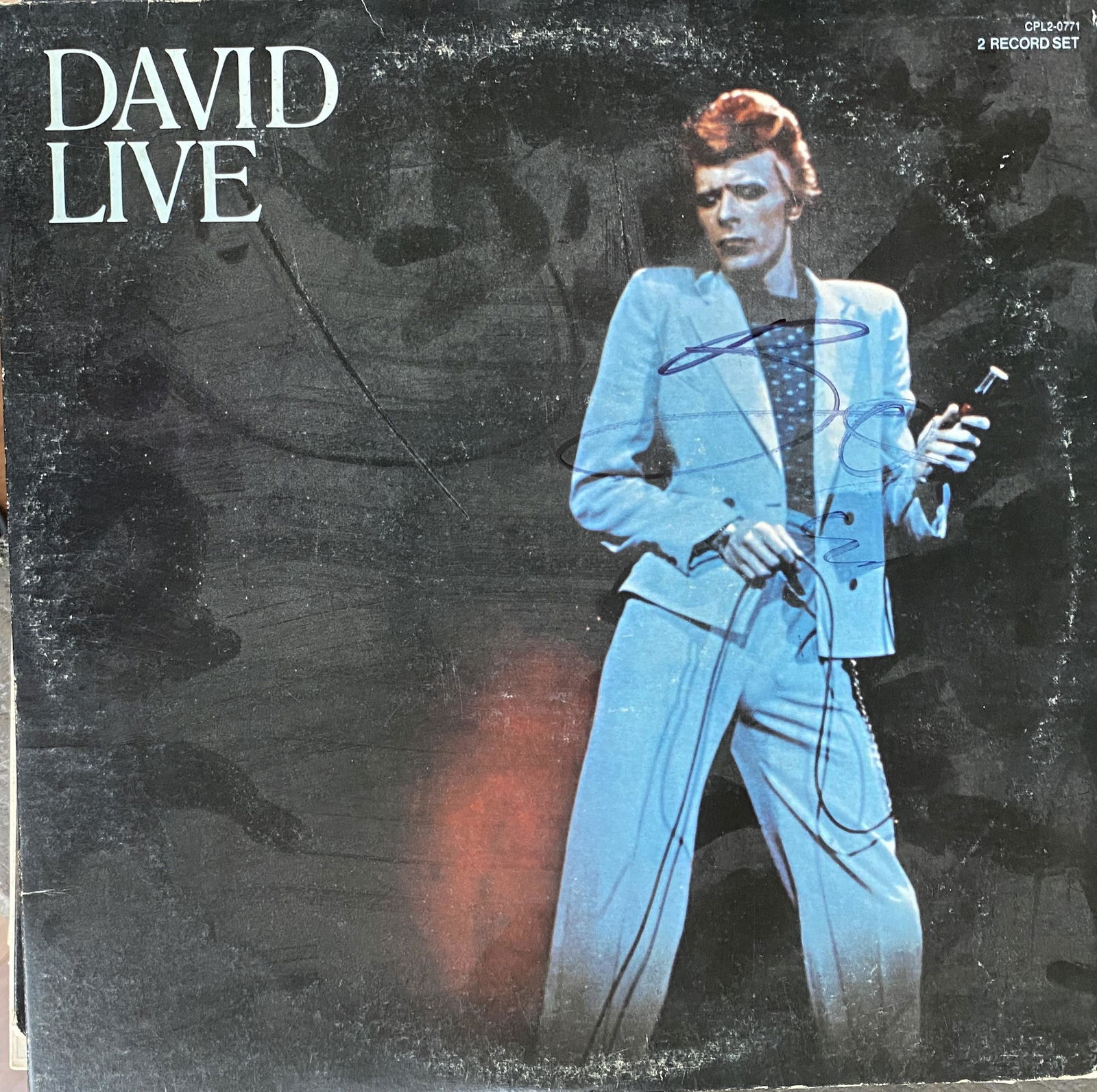 David Bowie Autographed Album: Displays are not framed, and can be framed for a cost. Framed items will state they are framed in the name of the item. All signed items come with a COA. Ask any and all questions BEFORE bidding. Sign