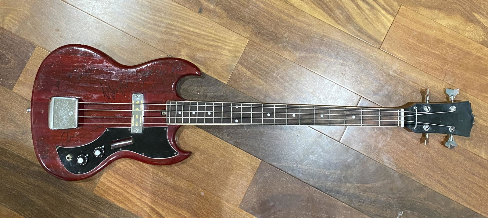 AC/DC Autographed Vintage Guitar WITH BON!!! (1 of 1)