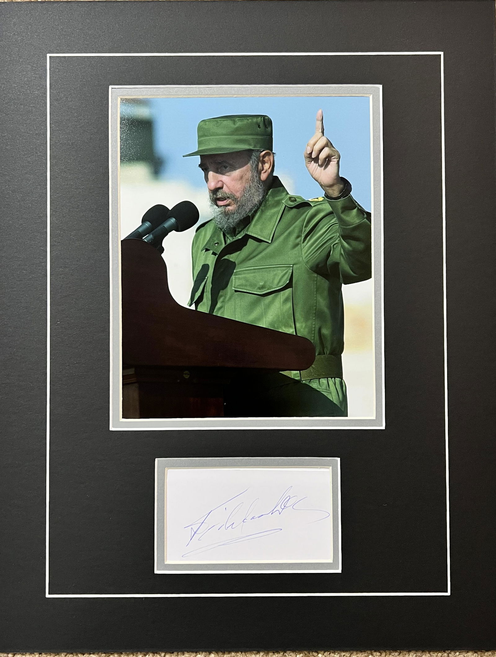 Fidel Castro Autographed Display (1 of 1)