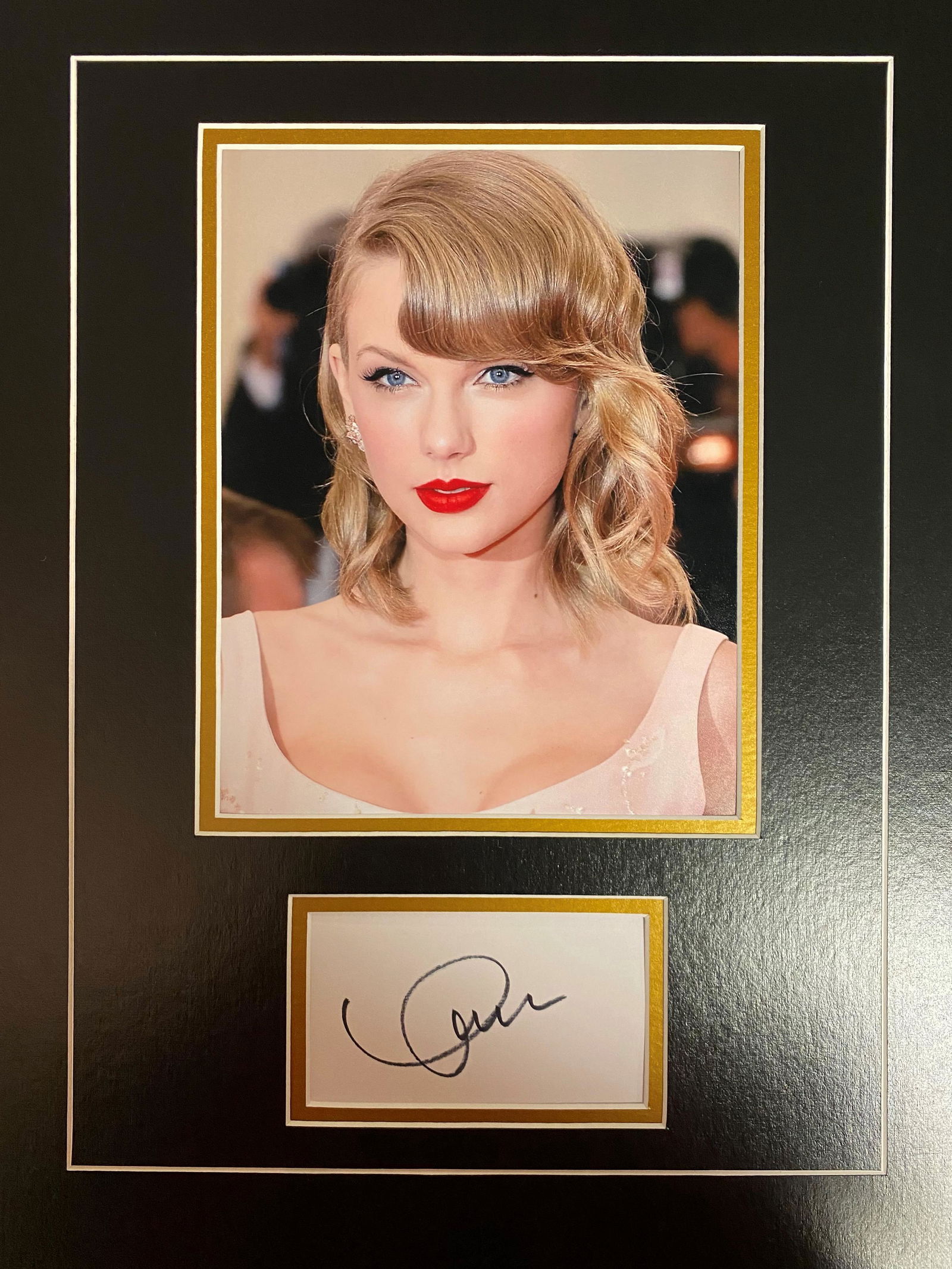 Taylor Swift Autograph Display (1 of 1)