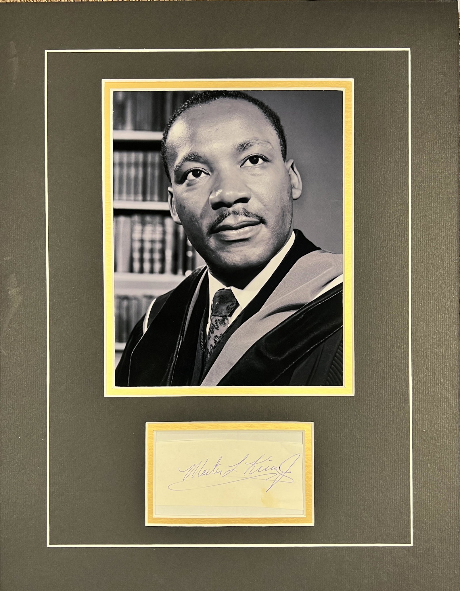 Martin Luther King JR Autographed Display: Displays are not framed, and can be framed for a cost. Framed items will state they are framed in the name of the item. All signed items come with a COA. Ask any and all questions BEFORE bidding. Sign