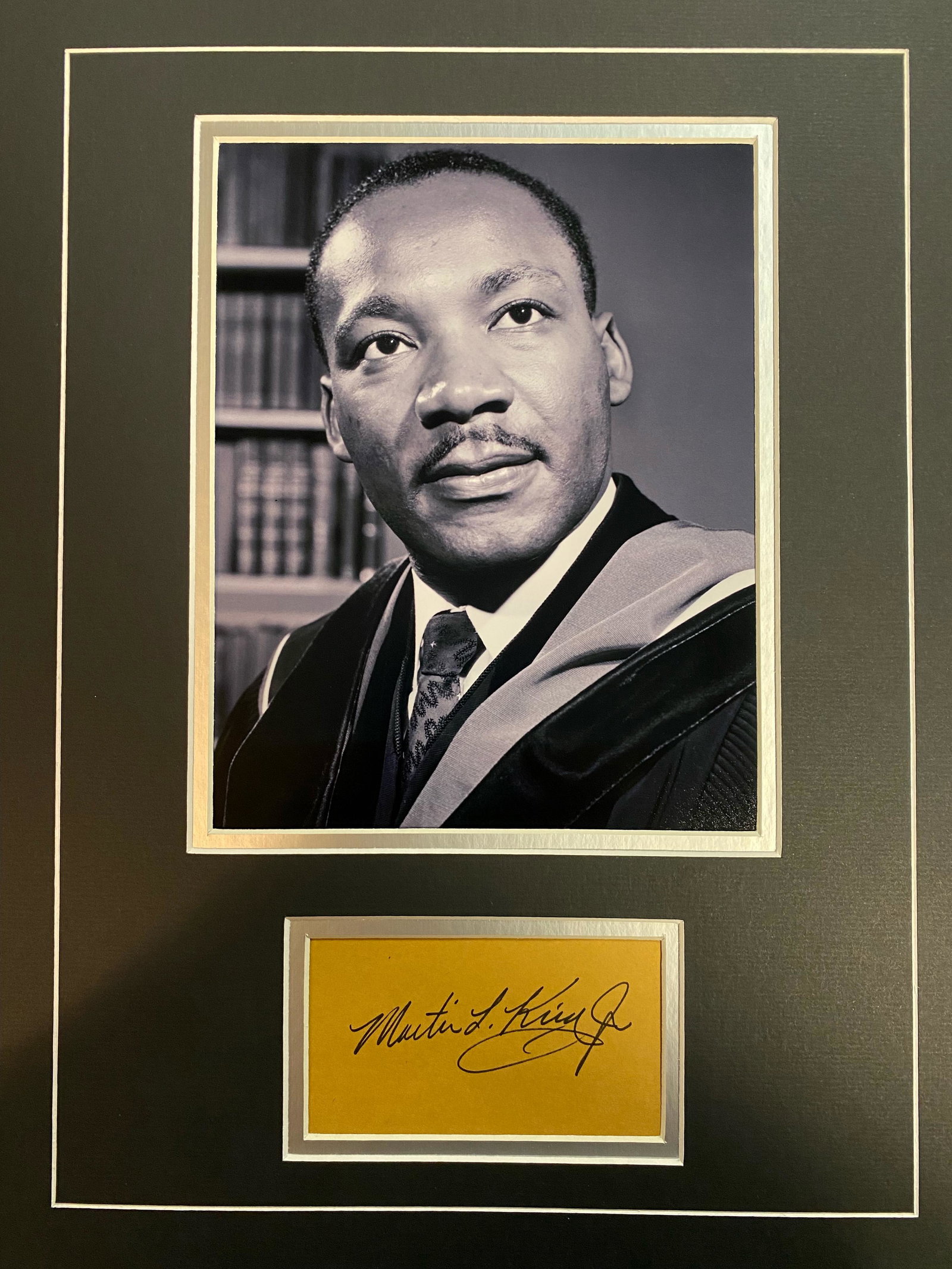 Martin Luther King Jr Autographed Display: Displays are not framed, and can be framed for a cost. Framed items will state they are framed in the name of the item. All signed items come with a COA. Ask any and all questions BEFORE bidding. Sign