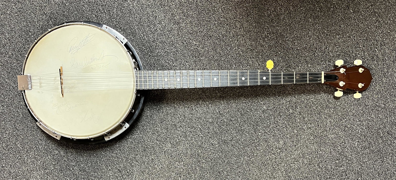 The Beatles Autographed Banjo All 4 Lennon Paul George Ringo: Displays are not framed, and can be framed for a cost. Framed items will state they are framed in the name of the item. All signed items come with a COA. Ask any and all questions BEFORE bidding. Sign