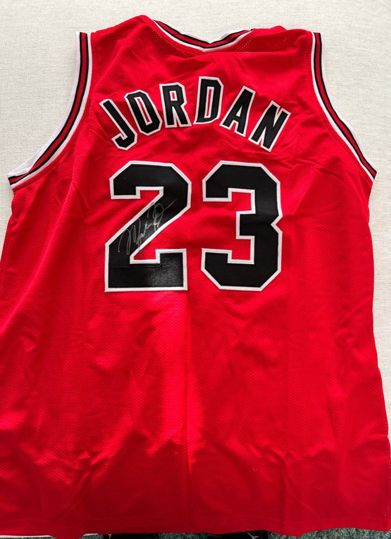 Michael Jordan Autographed Jersey Bulls (1 of 1)