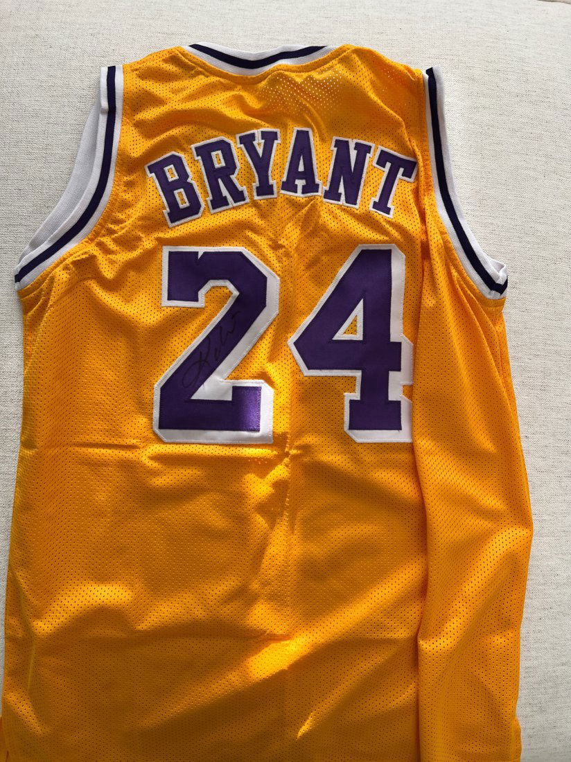 Kobe Bryant Autographed Jersey Lakers (1 of 1)