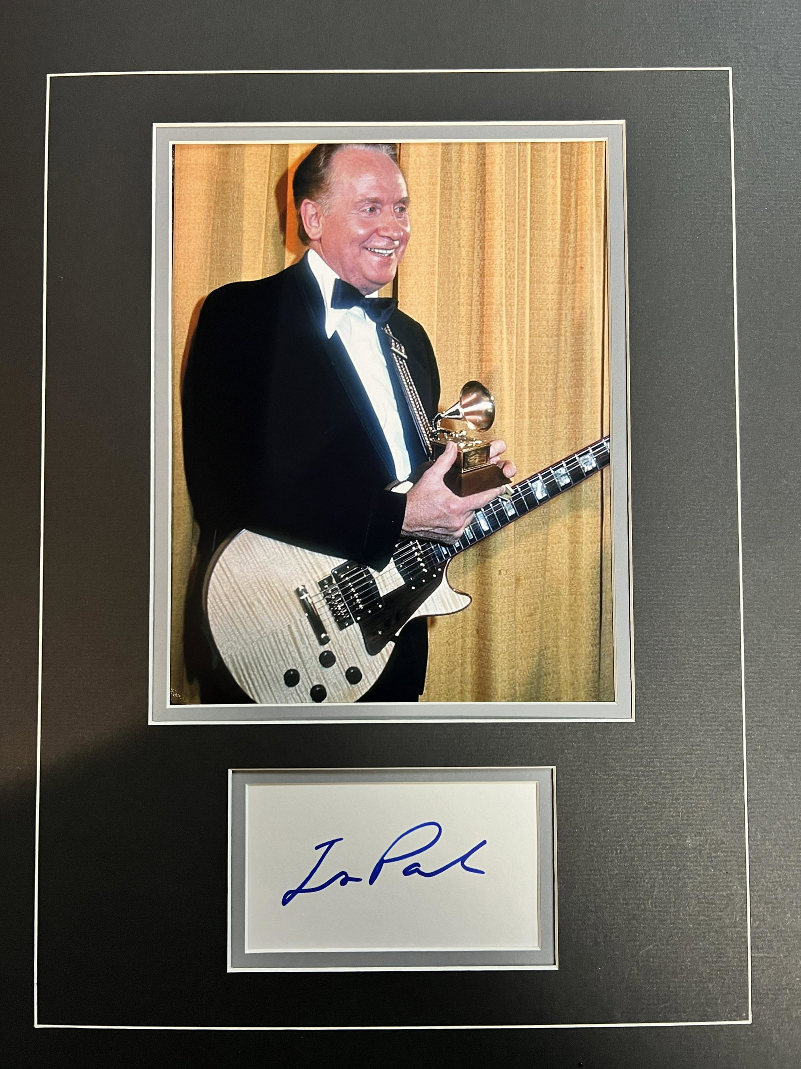 Les Paul Autographed Display (1 of 1)