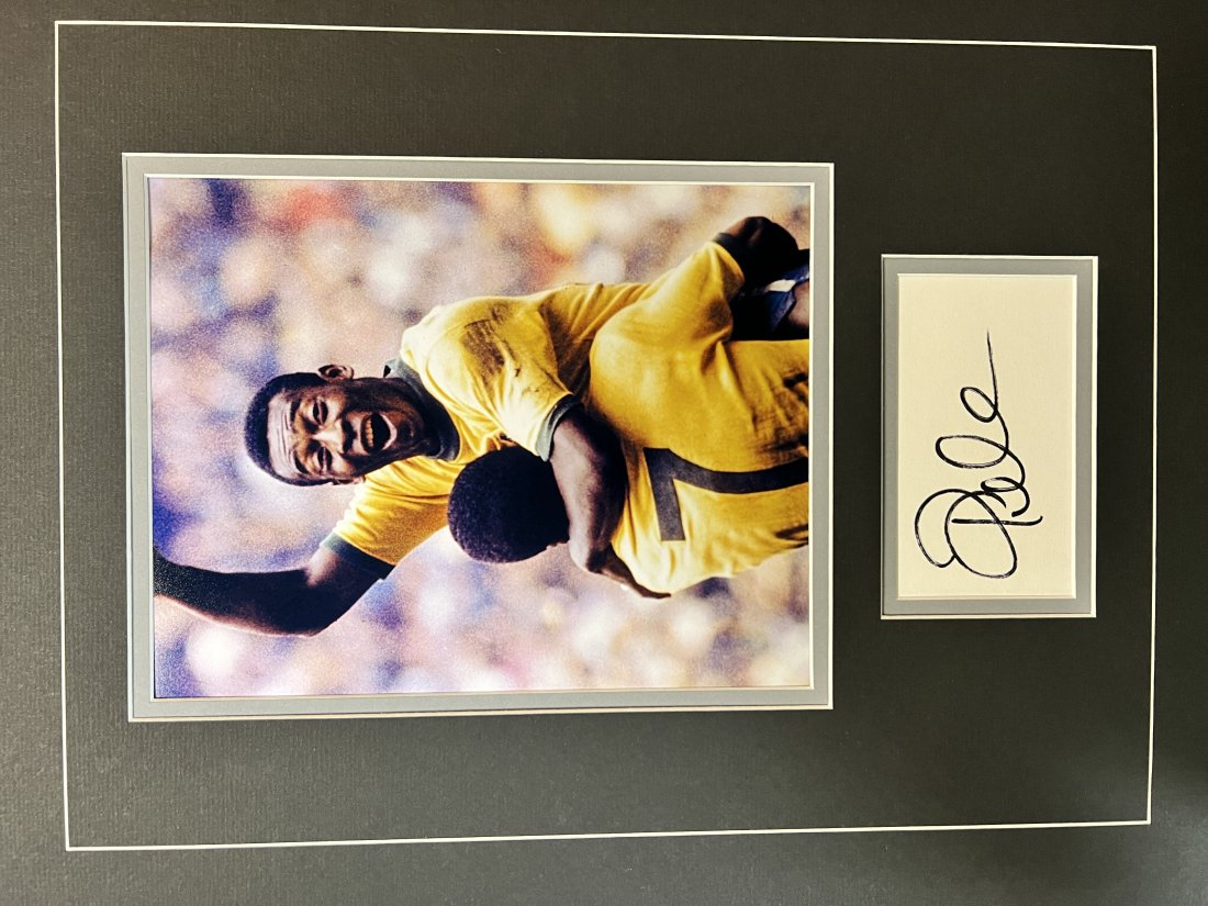 Pele Autographed Display: Displays are not framed, and can be framed for a cost. Framed items will state they are framed in the name of the item. All signed items come with a COA. Ask any and all questions BEFORE bidding. Sign