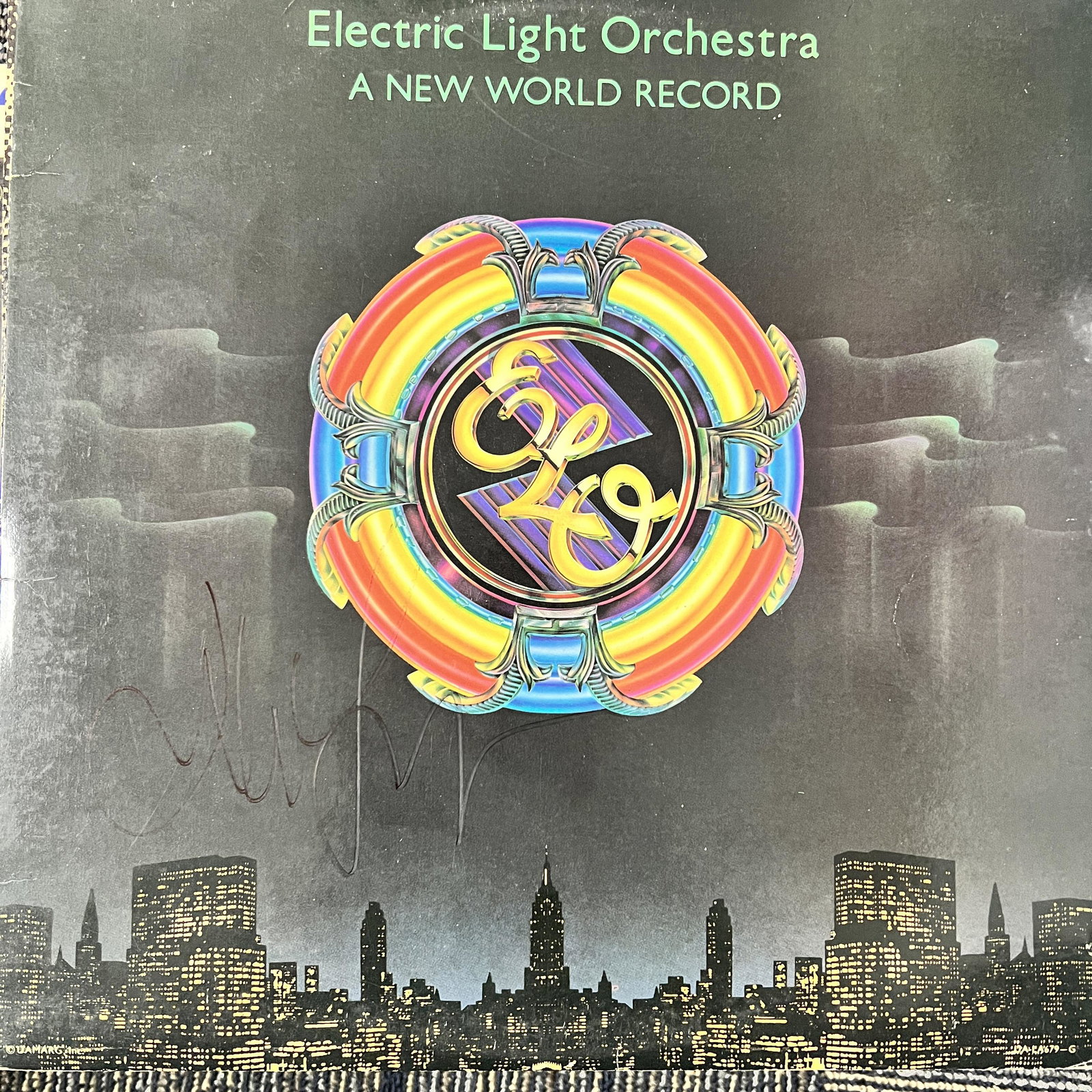 Jeff Lynne Autographed Album: Displays are not framed, and can be framed for a cost. Any item that needs framing will take 2-3 weeks. Framed items will state they are framed in the name of the item. All signed items come with a CO