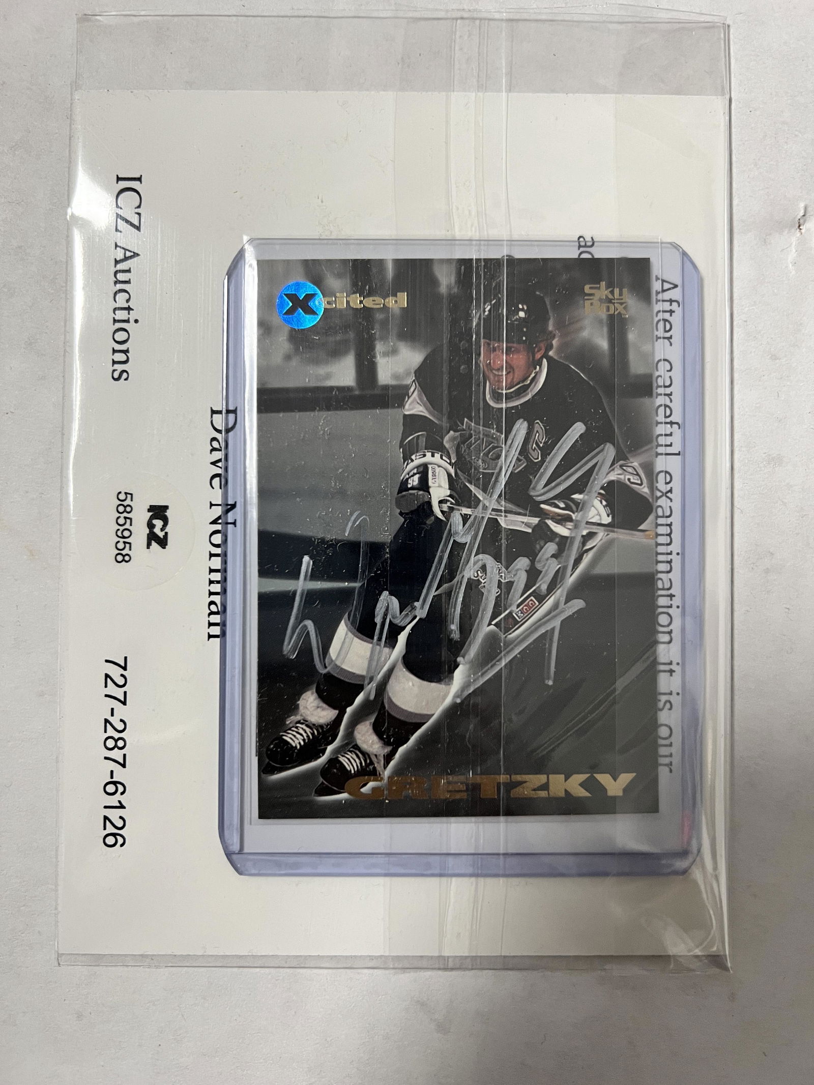 Wayne Gretzky Autographed Card (1 of 1)