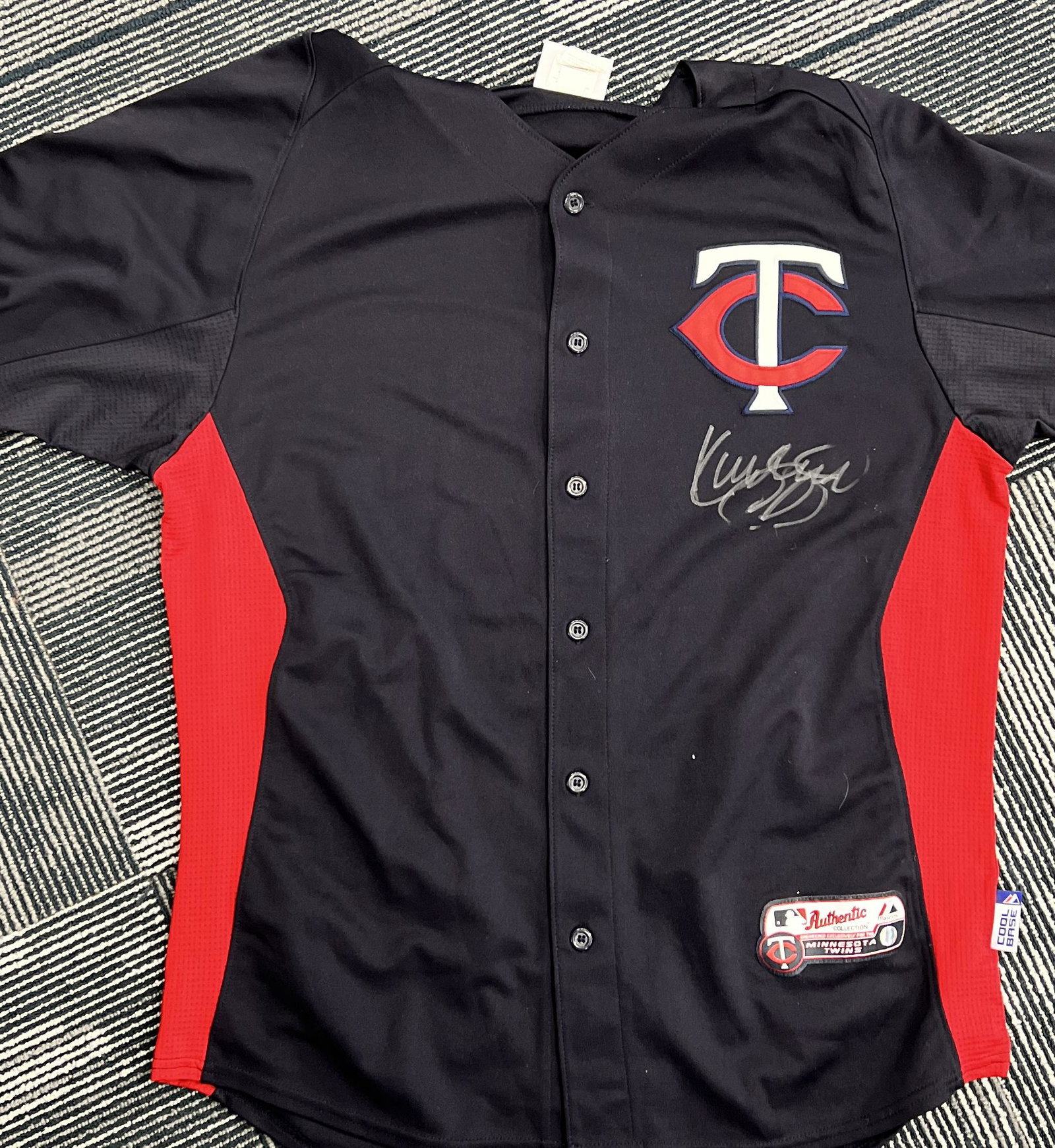 Kirby Puckett Autographed Jersey (1 of 1)