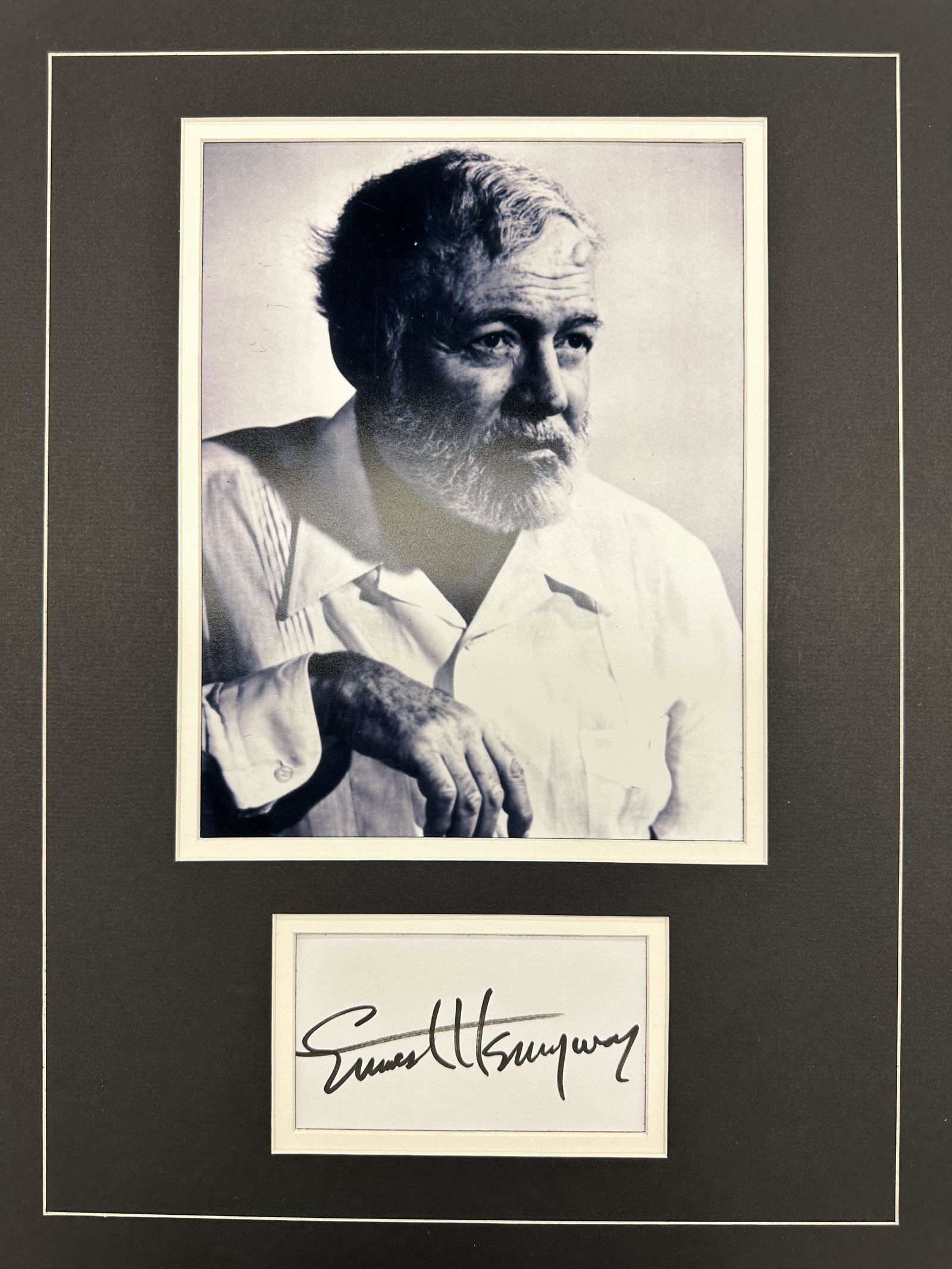 Ernest Hemmingway AUTOGRAPHED Display (1 of 1)