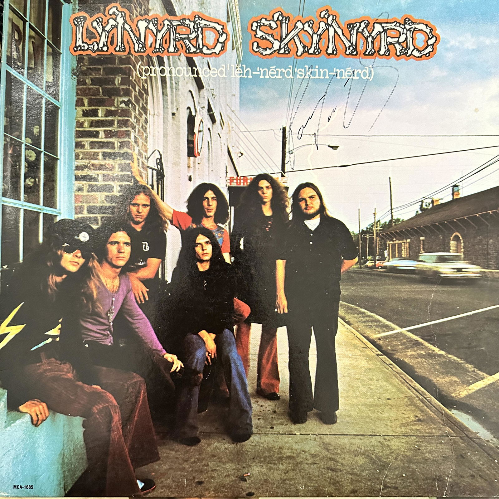 Ronnie Van Zant Autographed Album: Displays are not framed, and can be framed for a cost. Framed items will state they are framed in the name of the item. All signed items come with a COA. Ask any and all questions BEFORE bidding. Sign