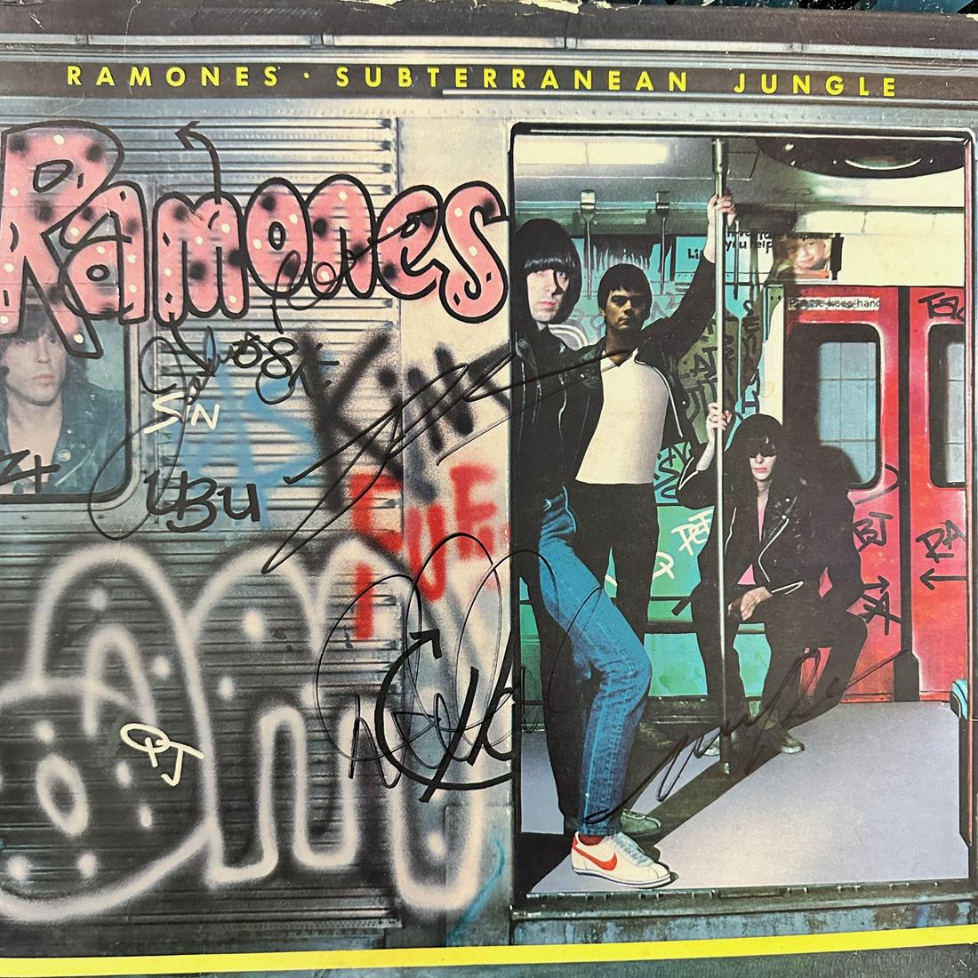 The Ramones AUTOGRAPHED Album JOEY JOHNNY DEE MARKY (1 of 1)