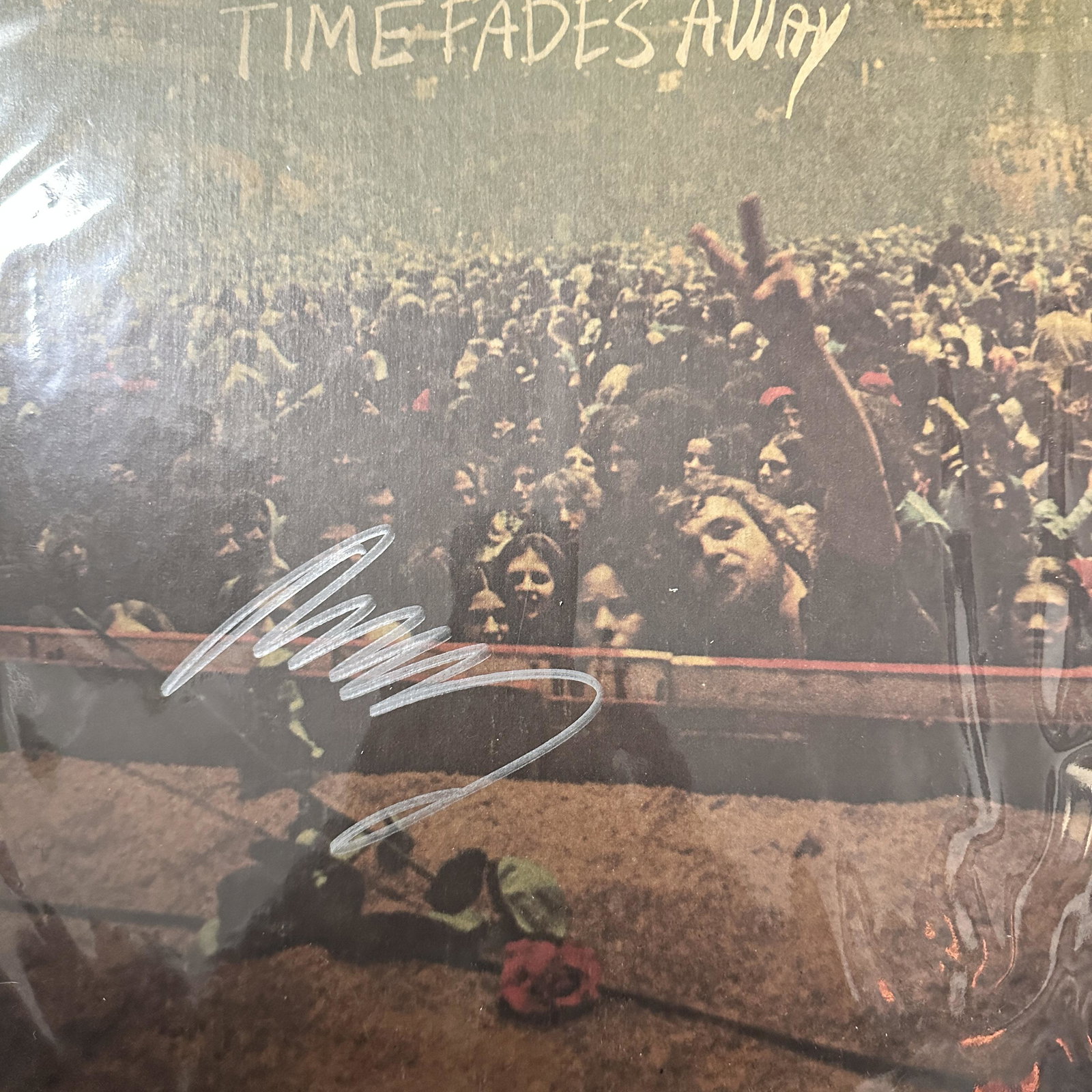 Neil Young Autographed ALBUM: Displays are not framed, and can be framed for a cost. Framed items will state they are framed in the name of the item. All signed items come with a COA. Ask any and all questions BEFORE bidding. Sign