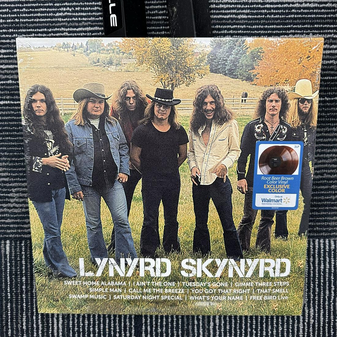 Lynyrd Skynyrd - Greatest Hits (Root Beer Vinyl Exclusive): Displays are not framed, and can be framed for a cost. Framed items will state they are framed in the name of the item. All signed items come with a COA. Ask any and all questions BEFORE bidding. Sign