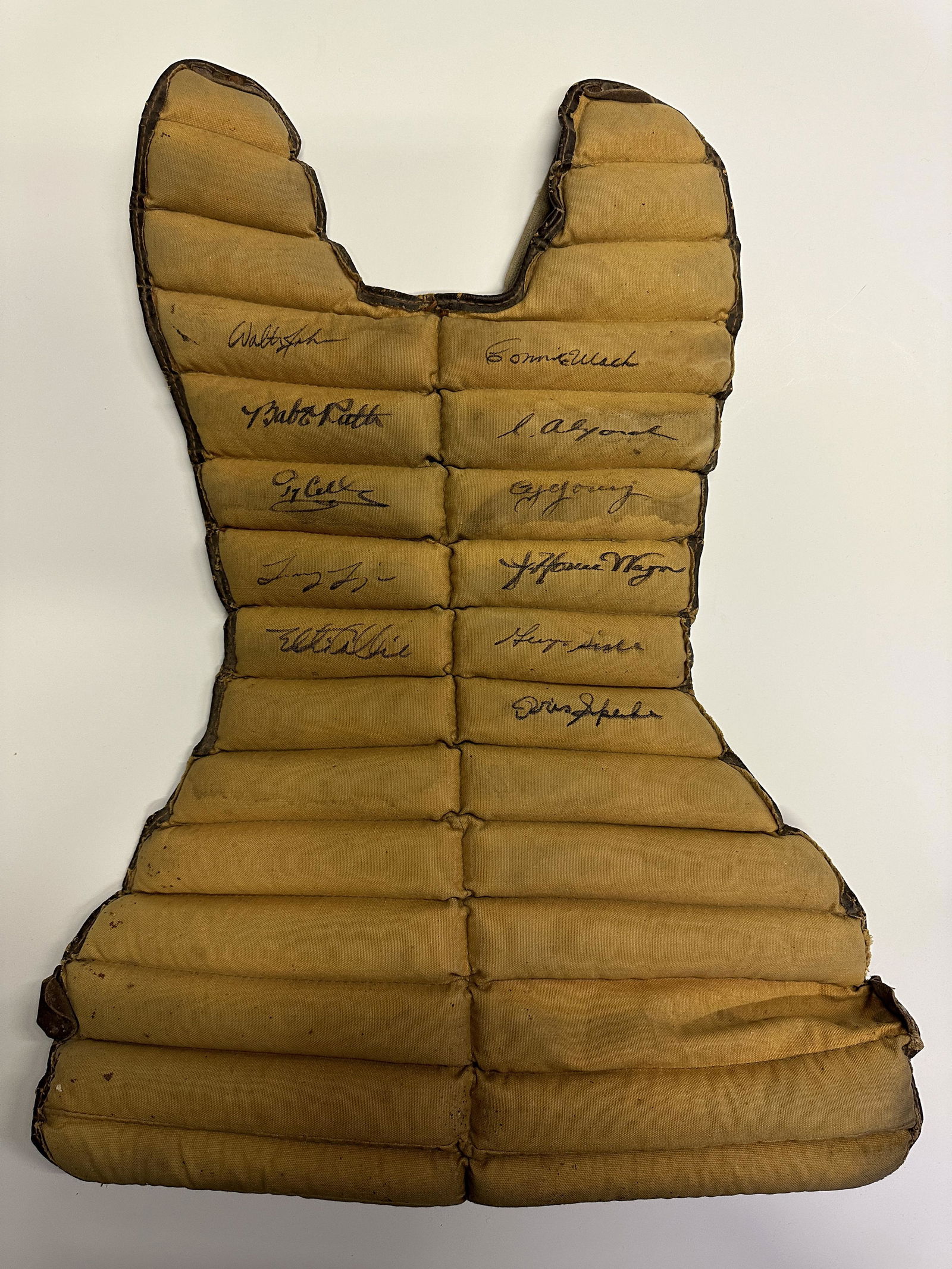 1939 HOF Class Autographed Catchers Vest Signed By Johnson , Mack , Ruth , Cobb , Young , Wagner , (1 of 1)
