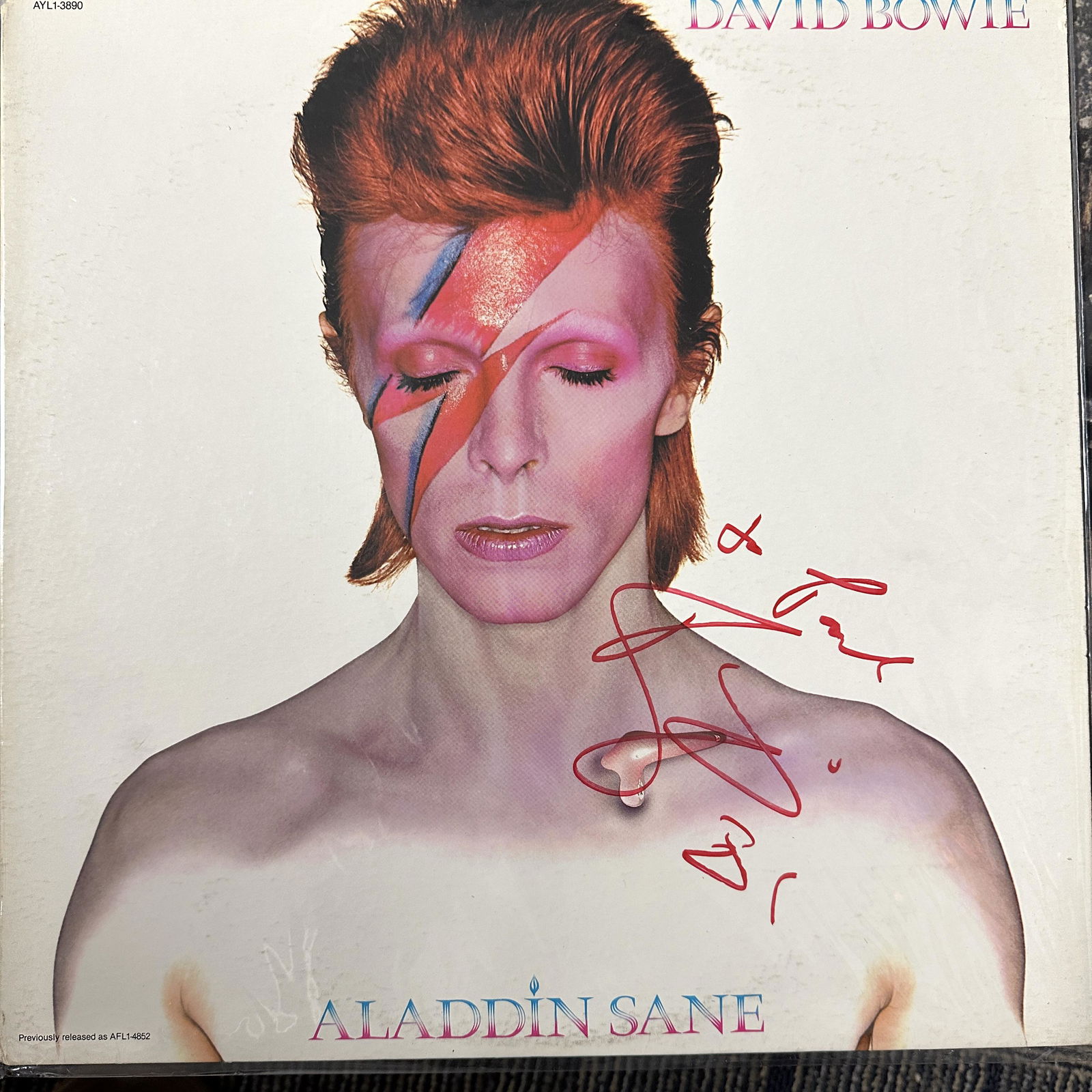 David Bowie Autographed Album: Ask any all Questions before bidding not after! Displays are not framed, and can be framed for a cost. Framed items will state they are framed in the name of the item. All signed items come with a COA