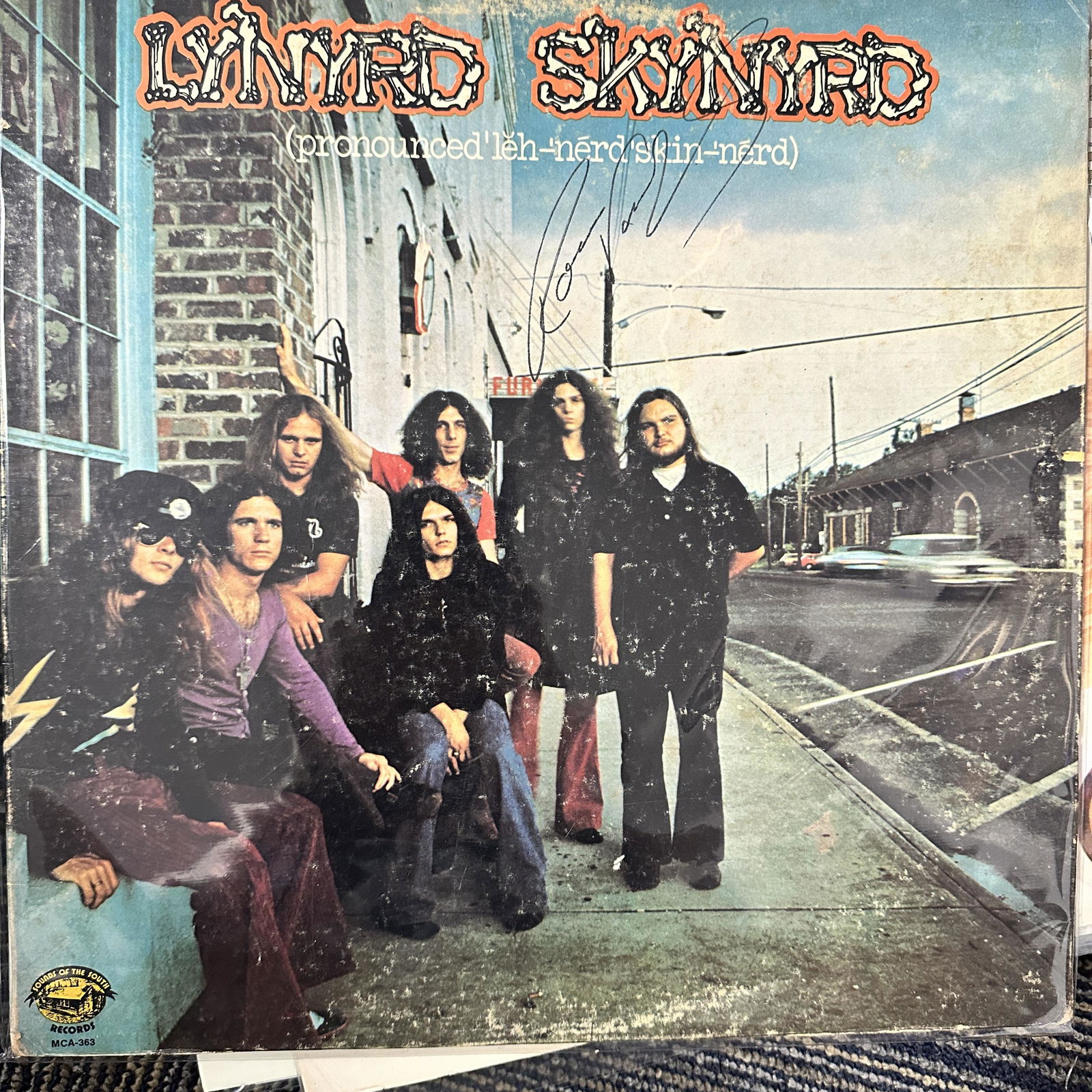 Ronnie Van Zant Autographed ALBUM: Ask any all Questions before bidding not after! Displays are not framed, and can be framed for a cost. Framed items will state they are framed in the name of the item. All signed items come with a COA