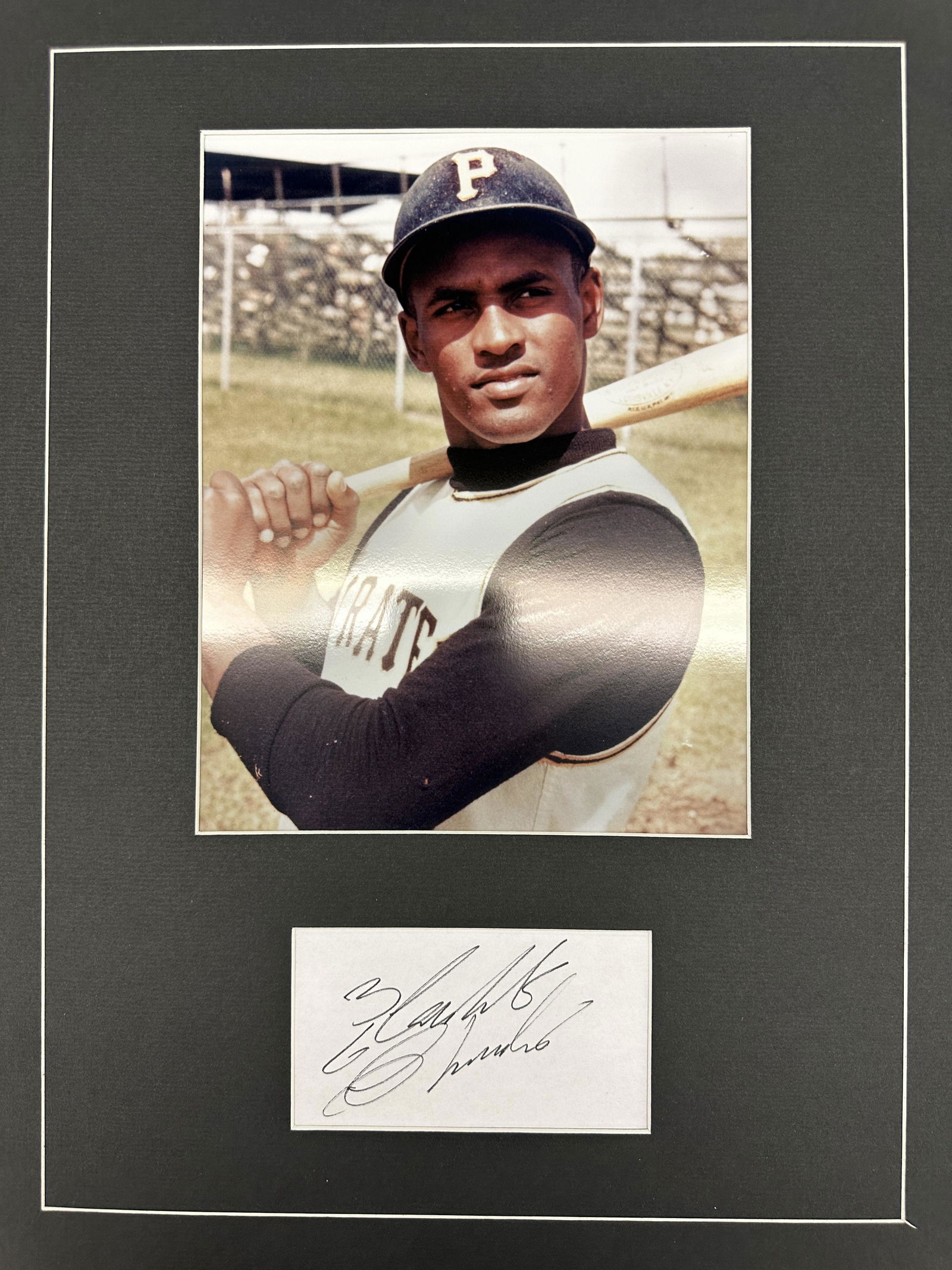 Roberto Clemente AUTOGRAPHED Display (1 of 1)