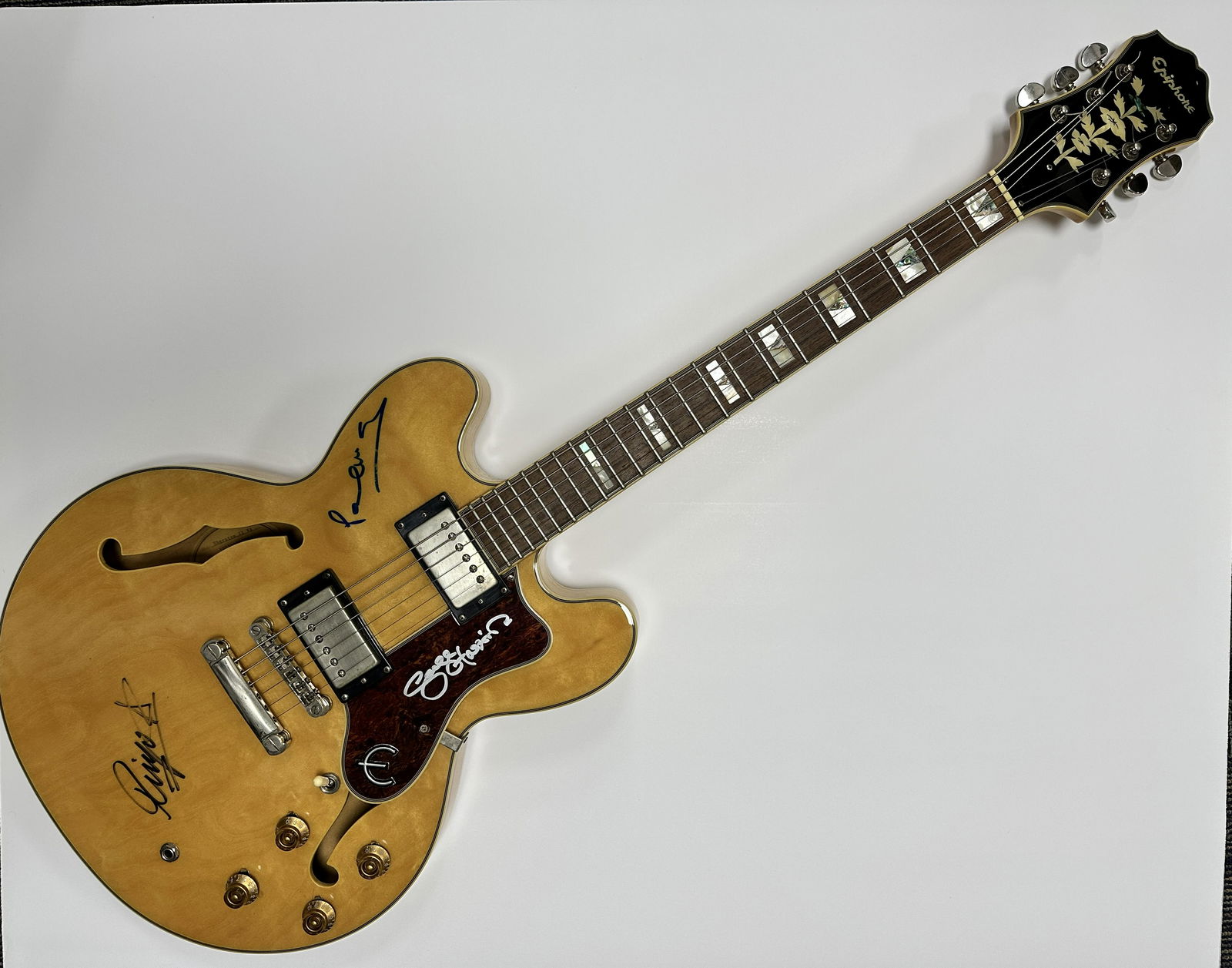 The Beatles AUTOGRAPHED Guitar PAUL GEORGE RINGO (1 of 1)