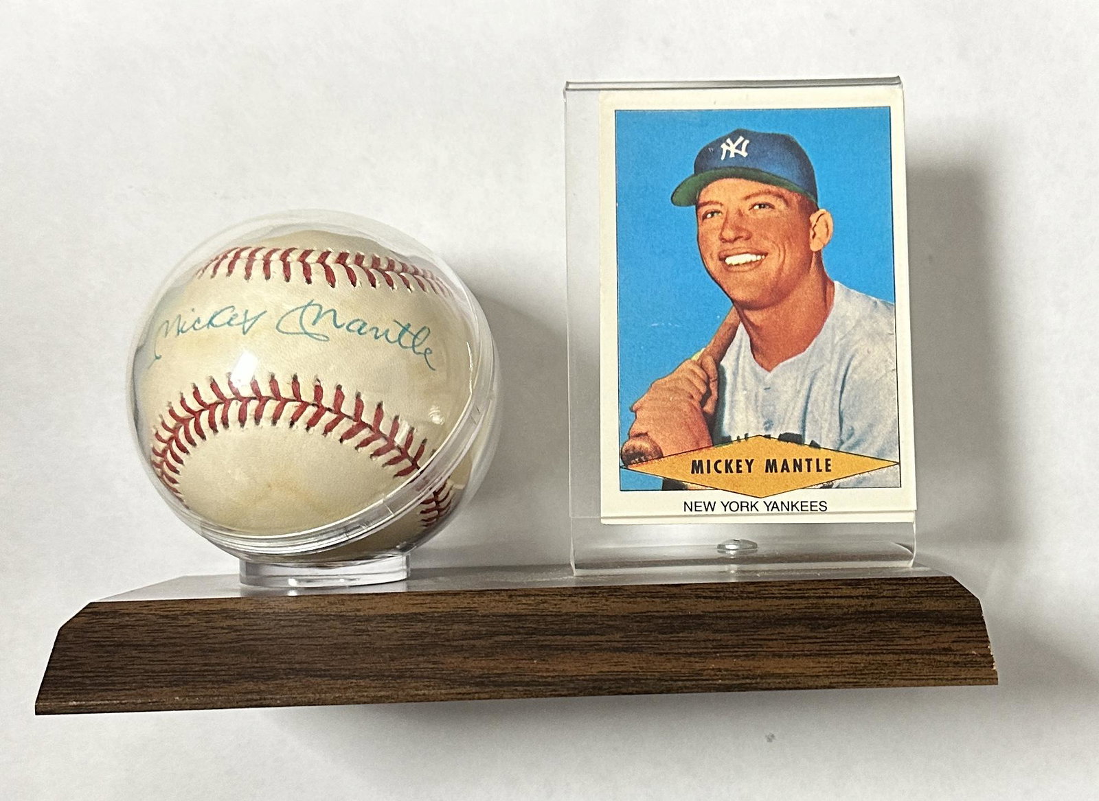 Mickey Mantle Autographed Baseball w/Display and Card. (1 of 1)