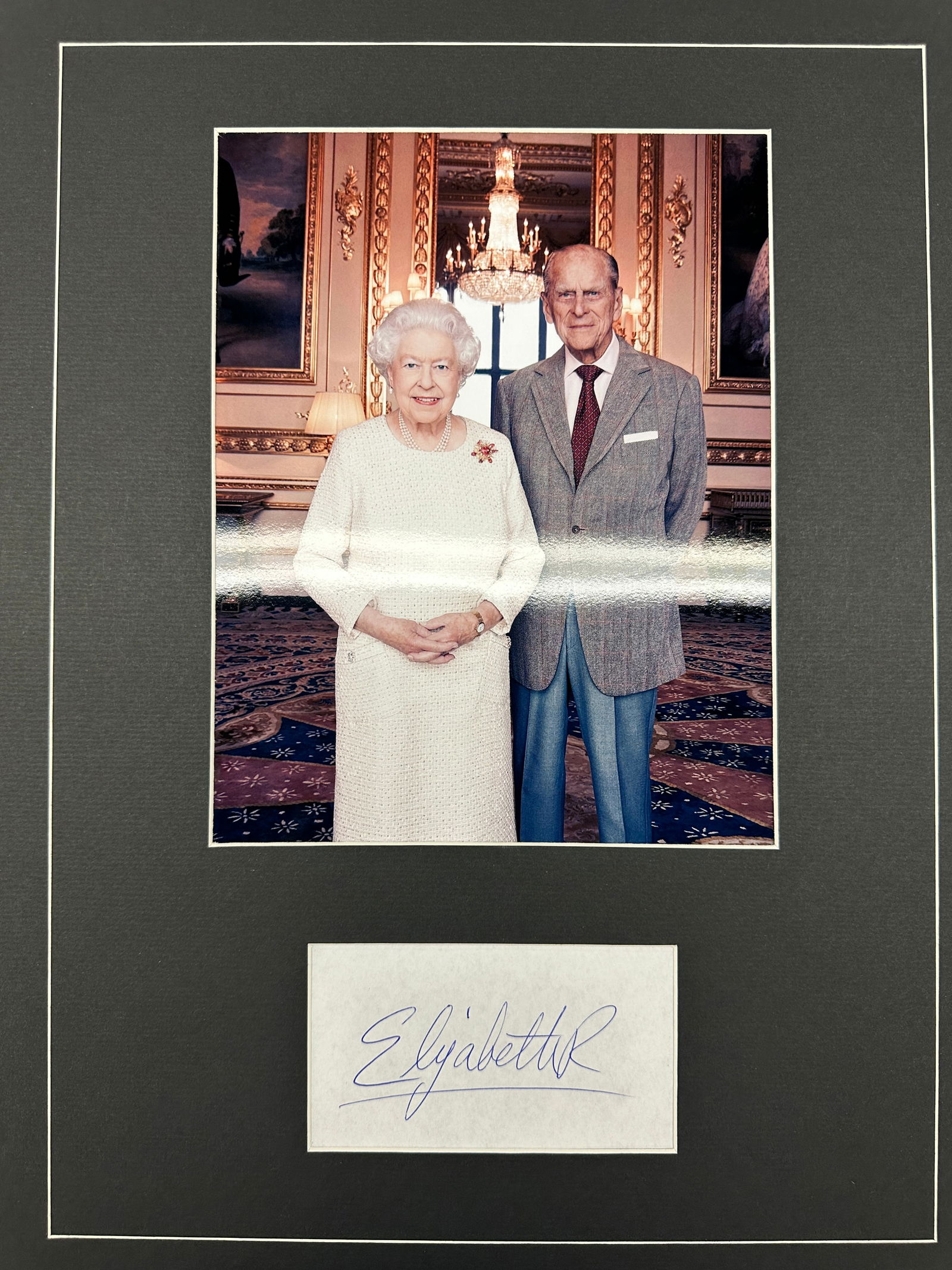 Queen Elizabeth Autographed Display (1 of 1)