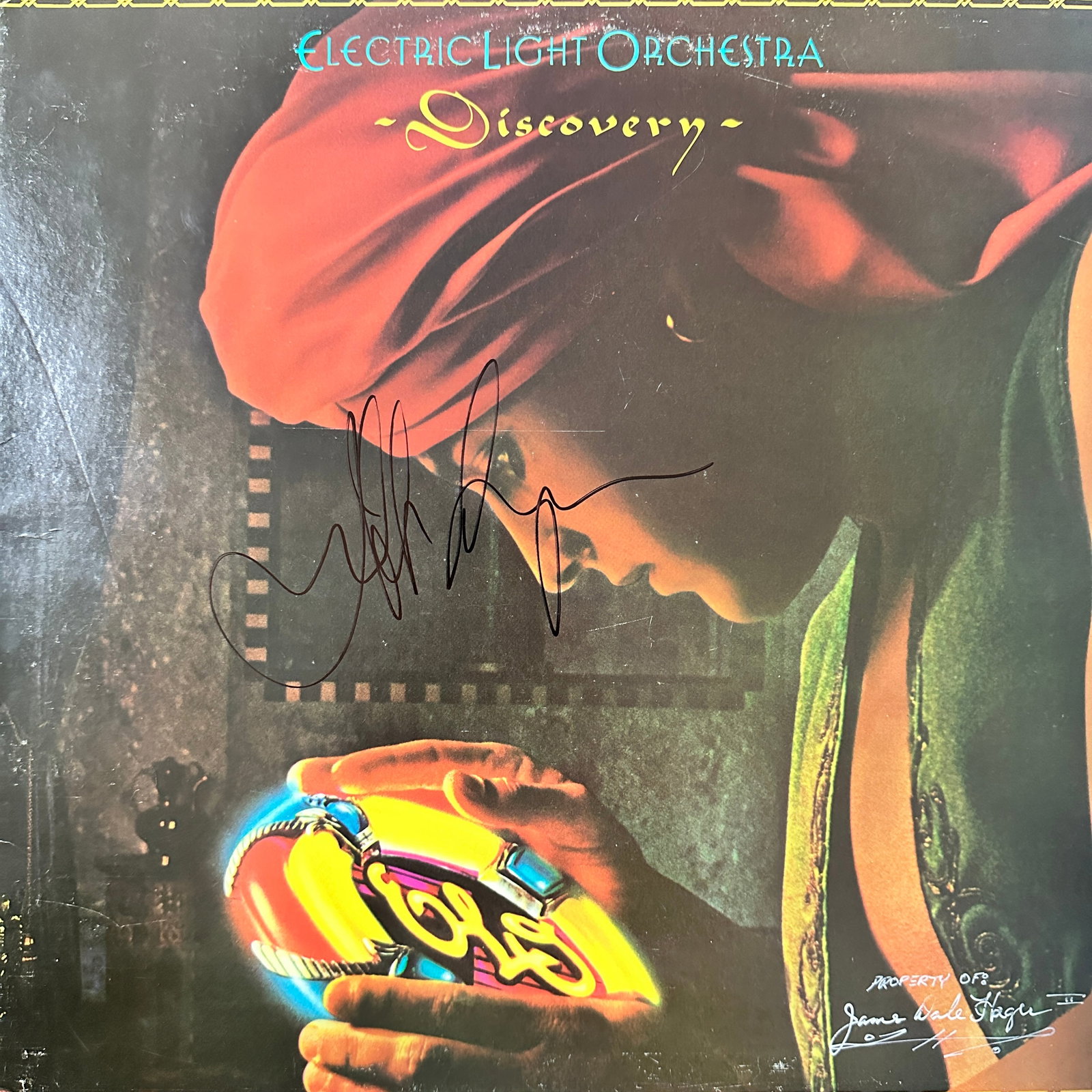 Jeff Lynne Autographed ALBUM: Displays are not framed, and can be framed for a cost. Framed items will state they are framed in the name of the item. All signed items come with a COA. Ask any and all questions BEFORE bidding. Sign