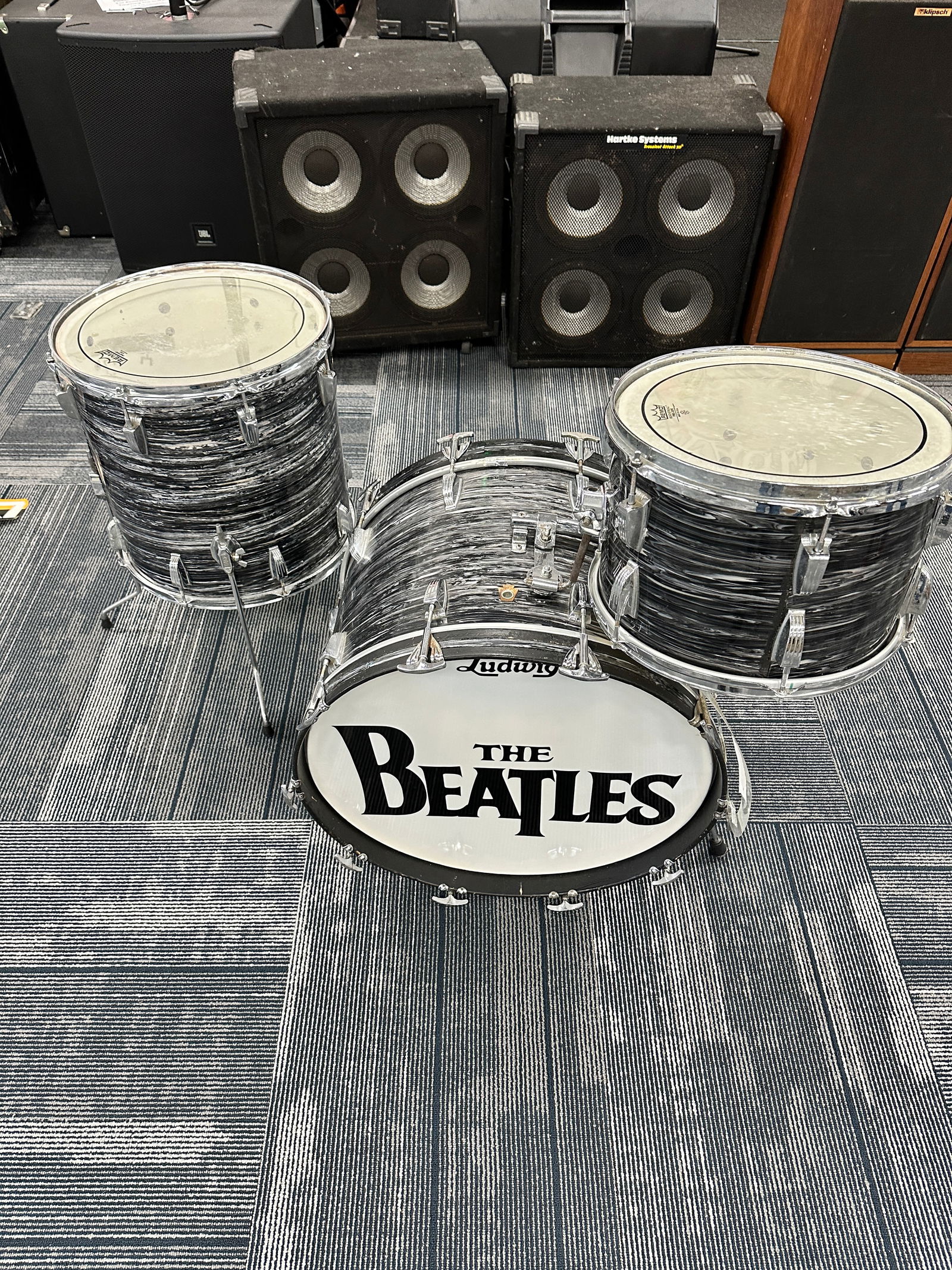 Ringo Starr Vintage 1960'S Ludwig Drumset: Very rare 1960's Ludwig Drumset EXACT KIT RINGO USED. Added a Beatles Drumhead. Displays are not framed, and can be framed for a cost. Framed items will state they are framed in the name of the item.