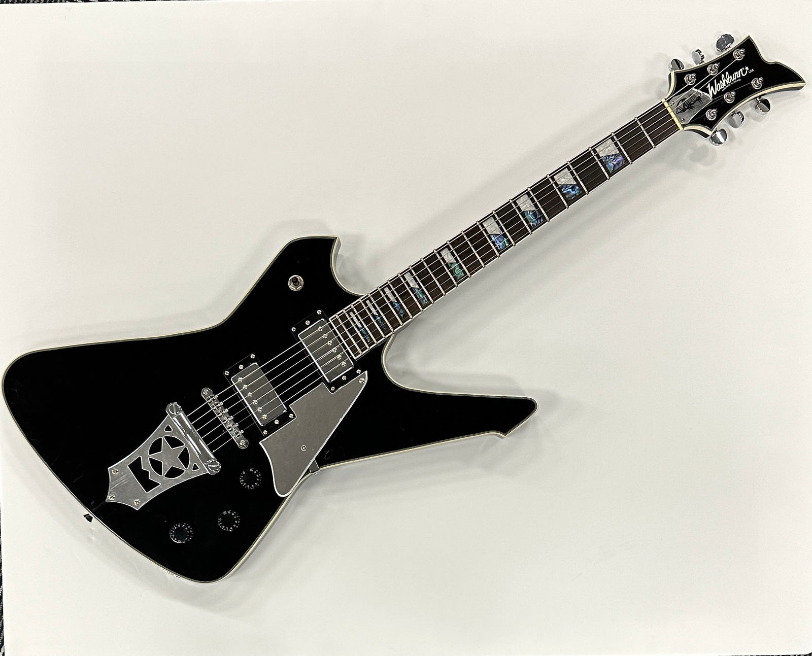 Washburn Paul Stanley Kiss Guitar (1 of 1)