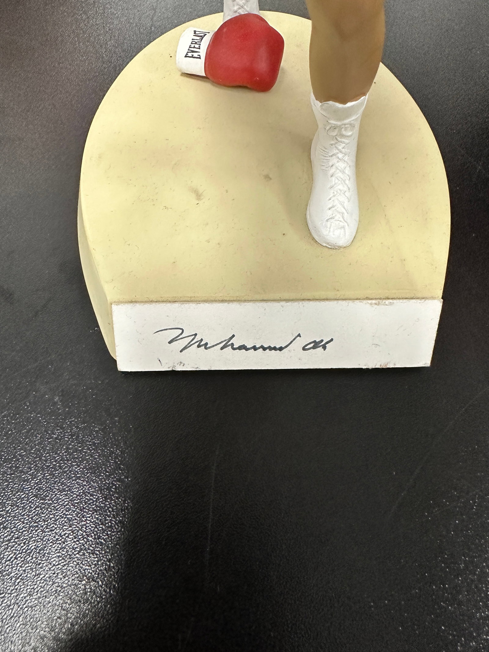 Ali Autographed Statue Hand is Broke OFF: Displays are not framed, and can be framed for a cost. Framed items will state they are framed in the name of the item. All signed items come with a COA. Ask any and all questions BEFORE bidding. Sign