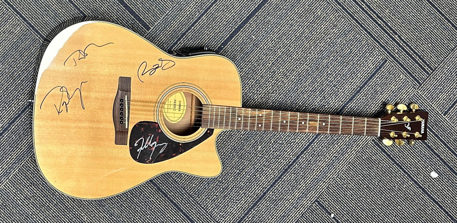 Queen AUTOGRAPHED Guitar Freddie Brian Roger John (1 of 1)