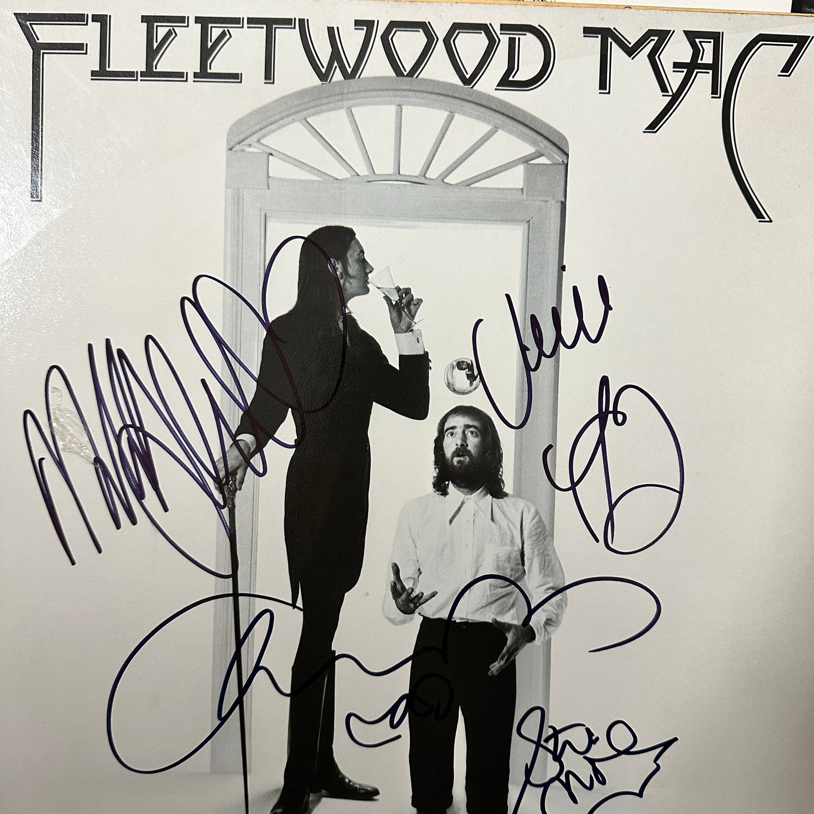 Fleetwood Mac Autographed ALBUM All Members: Displays are not framed, and can be framed for a cost. Framed items will state they are framed in the name of the item. All signed items come with a COA. Ask any and all questions BEFORE bidding. Sign
