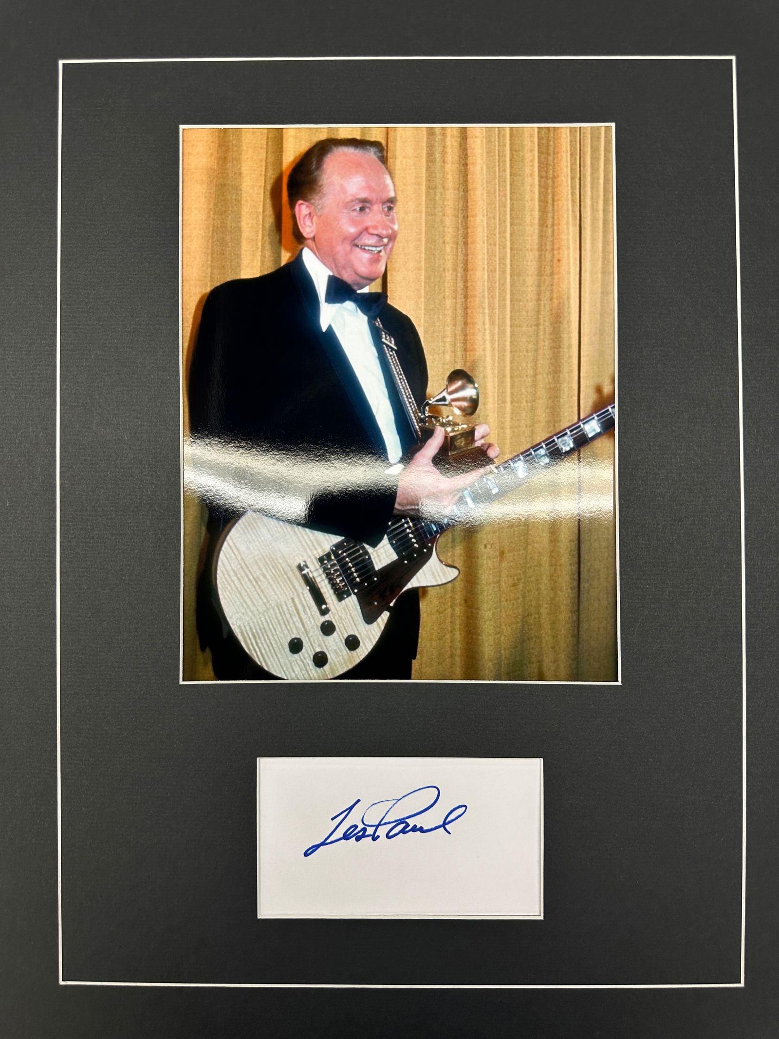 Les Paul Autographed Display (1 of 1)