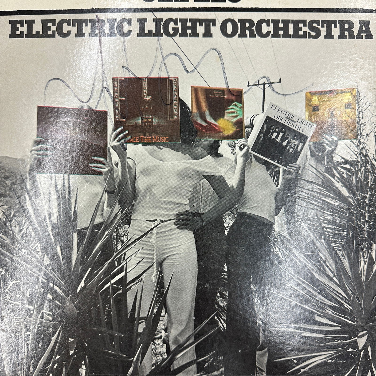 Jeff Lynne Autographed Album: Displays are not framed, and can be framed for a cost. Framed items will state they are framed in the name of the item. All signed items come with a COA. All items now come with a 3rd Party COA from P