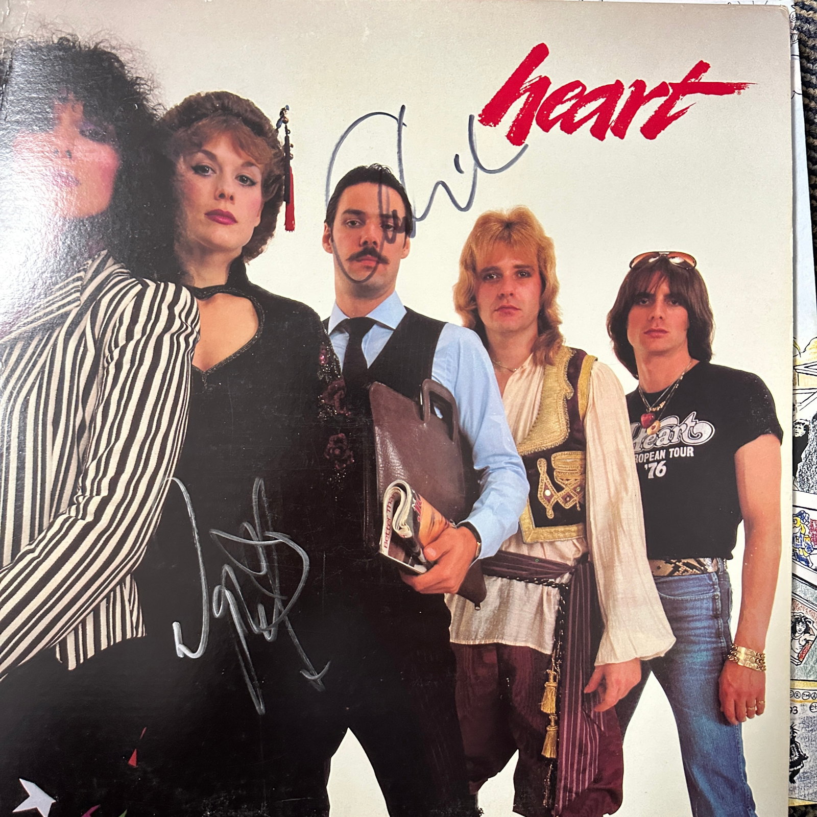 Heart Autographed ALBUM Ann and Nancy: Displays are not framed, and can be framed for a cost. Framed items will state they are framed in the name of the item. All signed items come with a COA. All items now come with a 3rd Party COA from P