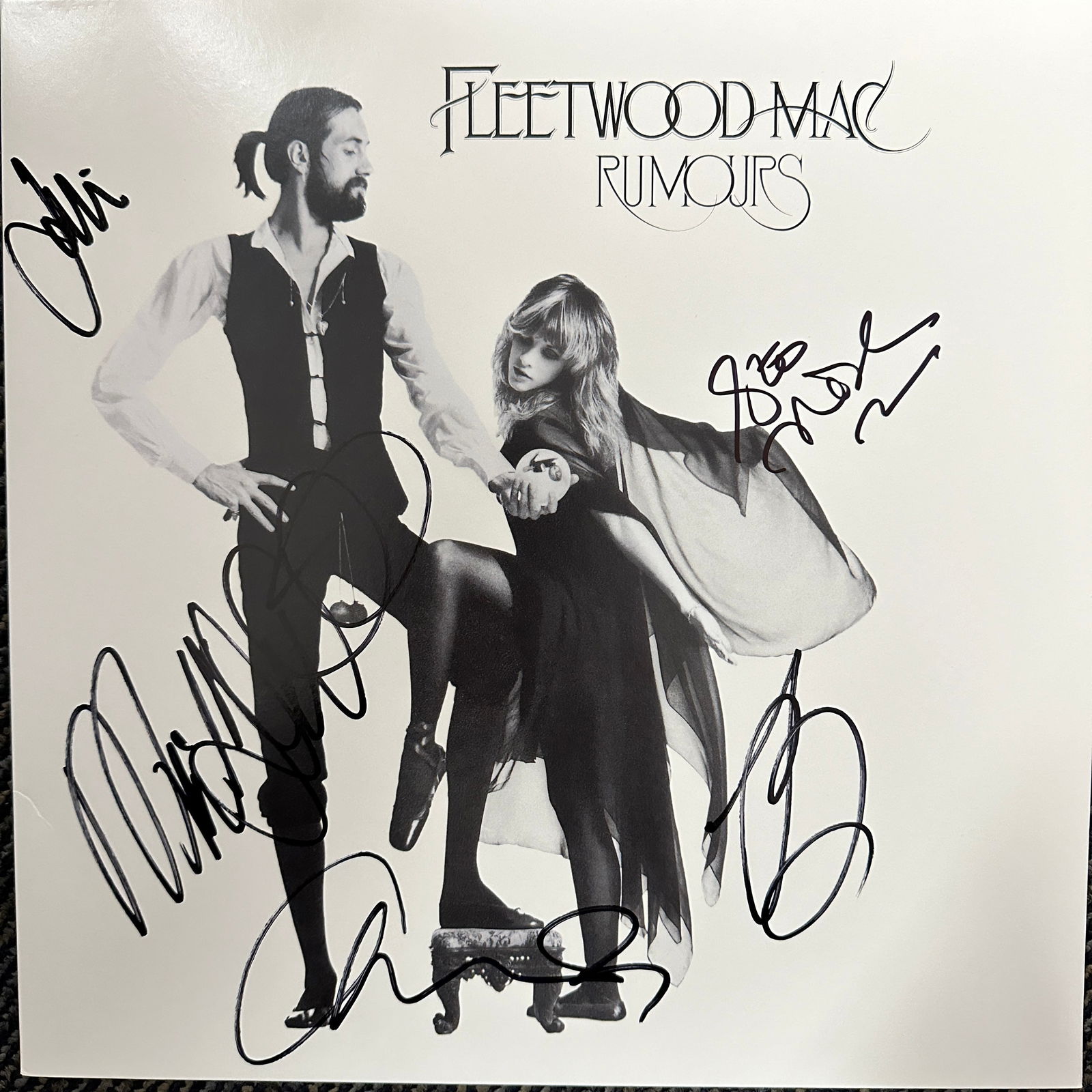 Fleetwood Mac Autographed ALBUM All 5: Displays are not framed, and can be framed for a cost. Framed items will state they are framed in the name of the item. All signed items come with a COA. All items now come with a 3rd Party COA from P