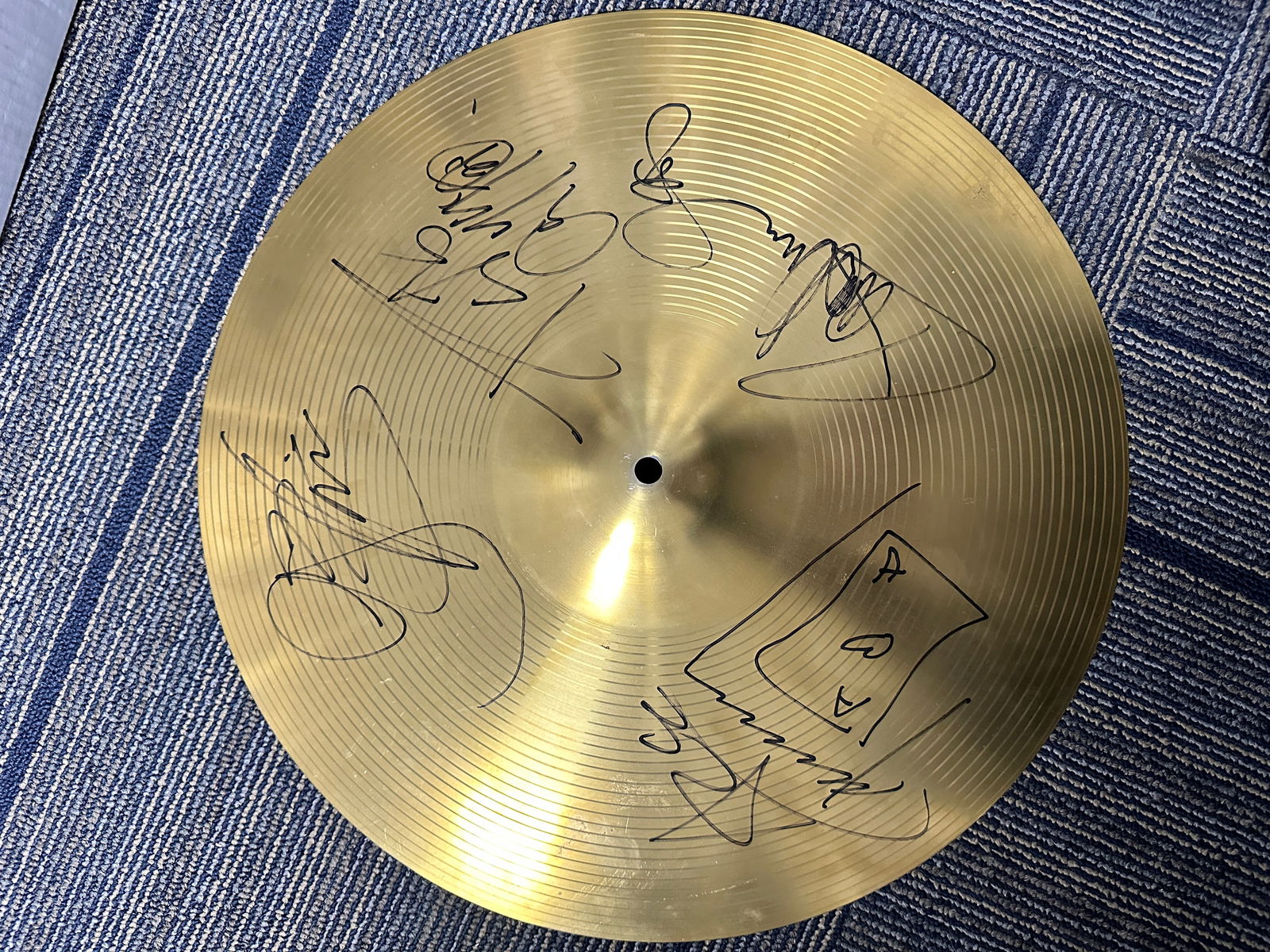 Kiss Autographed Cymbal ACE PAUL GENE PETER: Displays are not framed, and can be framed for a cost. Framed items will state they are framed in the name of the item. All signed items come with a COA. All items now come with a 3rd Party COA from P
