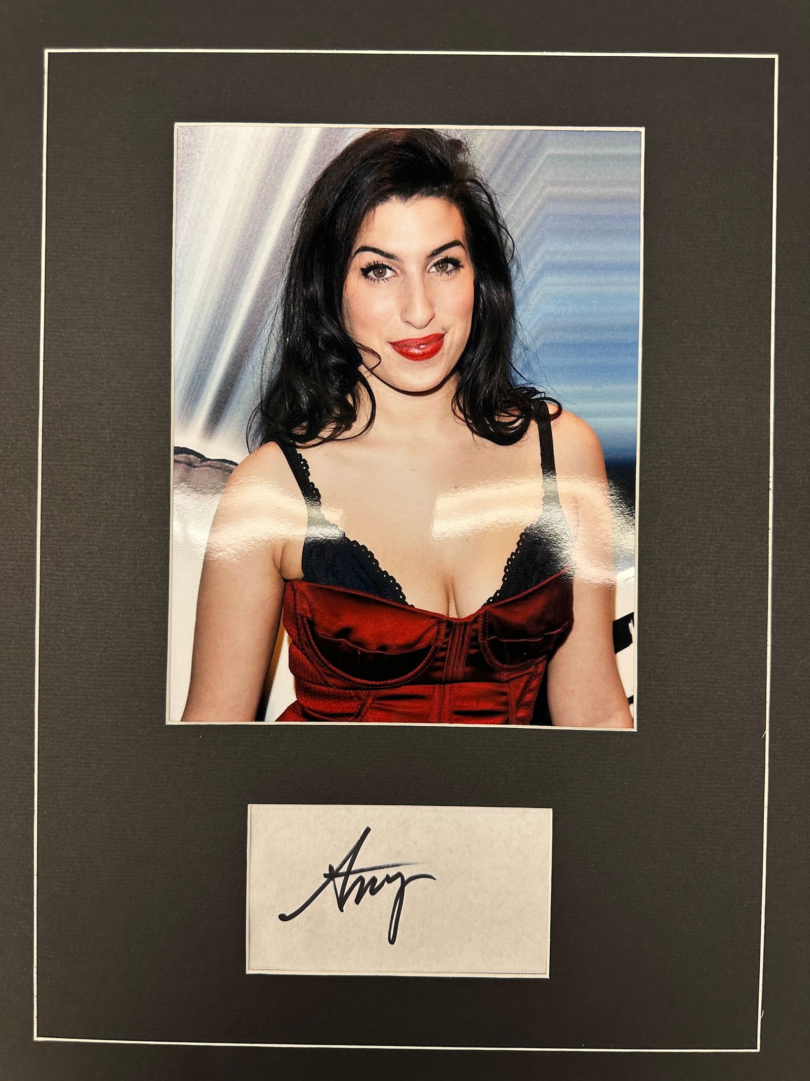 Amy Winehouse Autograph Display (1 of 2)