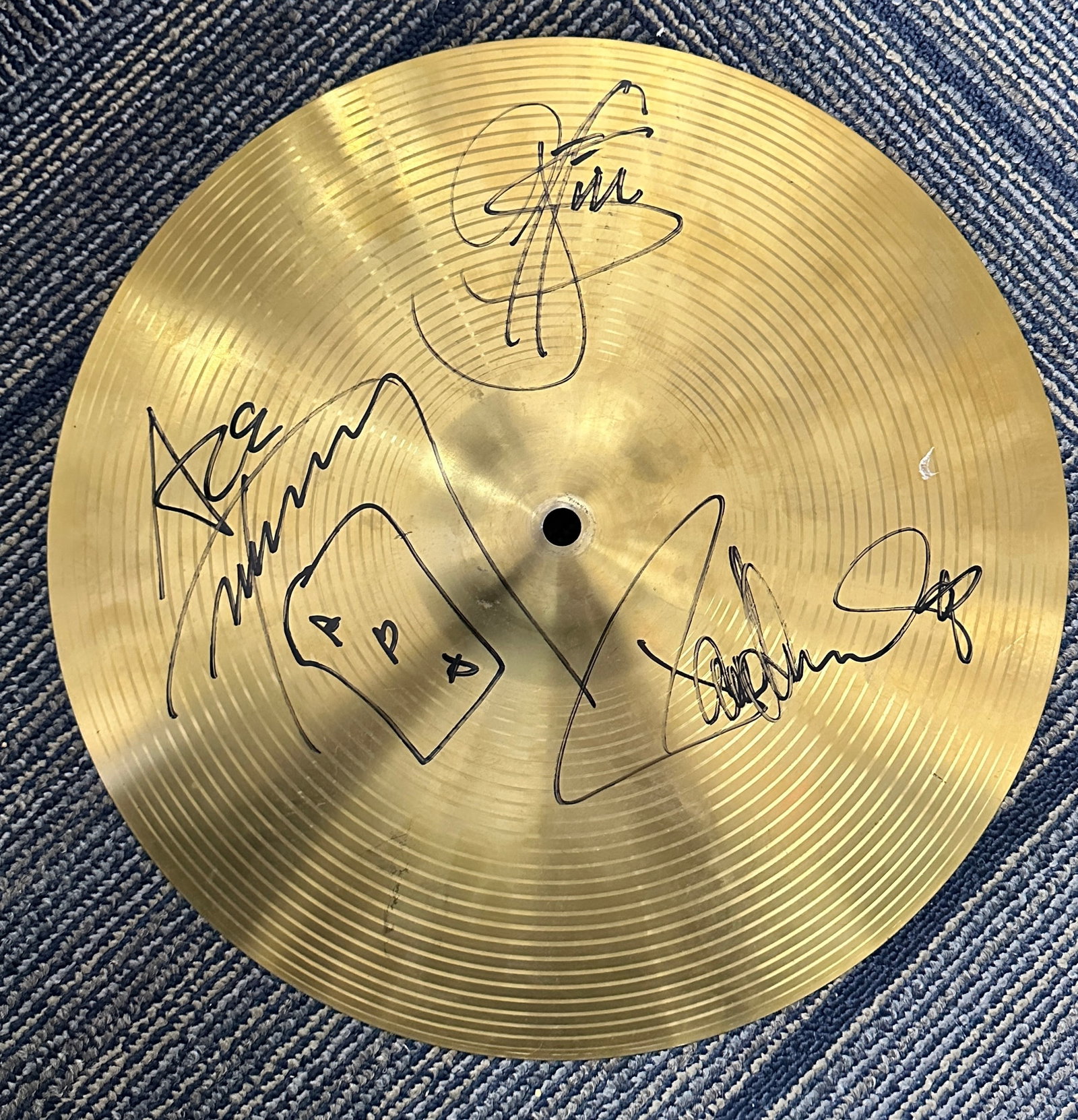 Kiss Autographed Cymbal GENE ACE PAUL: Displays are not framed, and can be framed for a cost. Framed items will state they are framed in the name of the item. All signed items come with a COA. All items now come with a 3rd Party COA from P