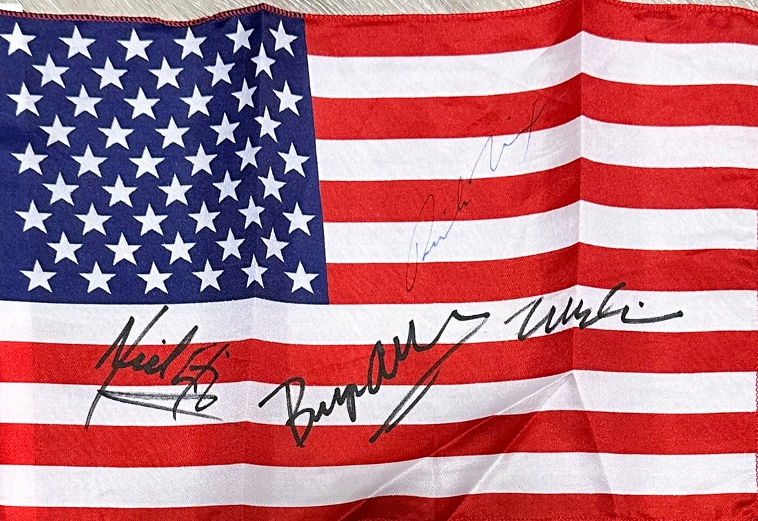 Richard Nixon APOLLO 11 Autographed Mini Flag NEIL BUZZ MIKE (1 of 2)