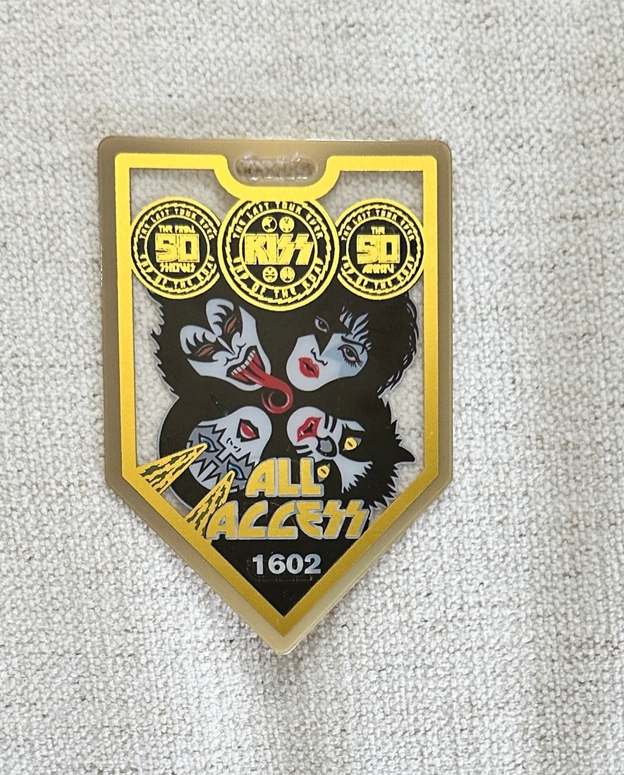 VERY RARE KISS BALTIMORE CGF ARENA BACKSTAGE PASS (1 of 2)