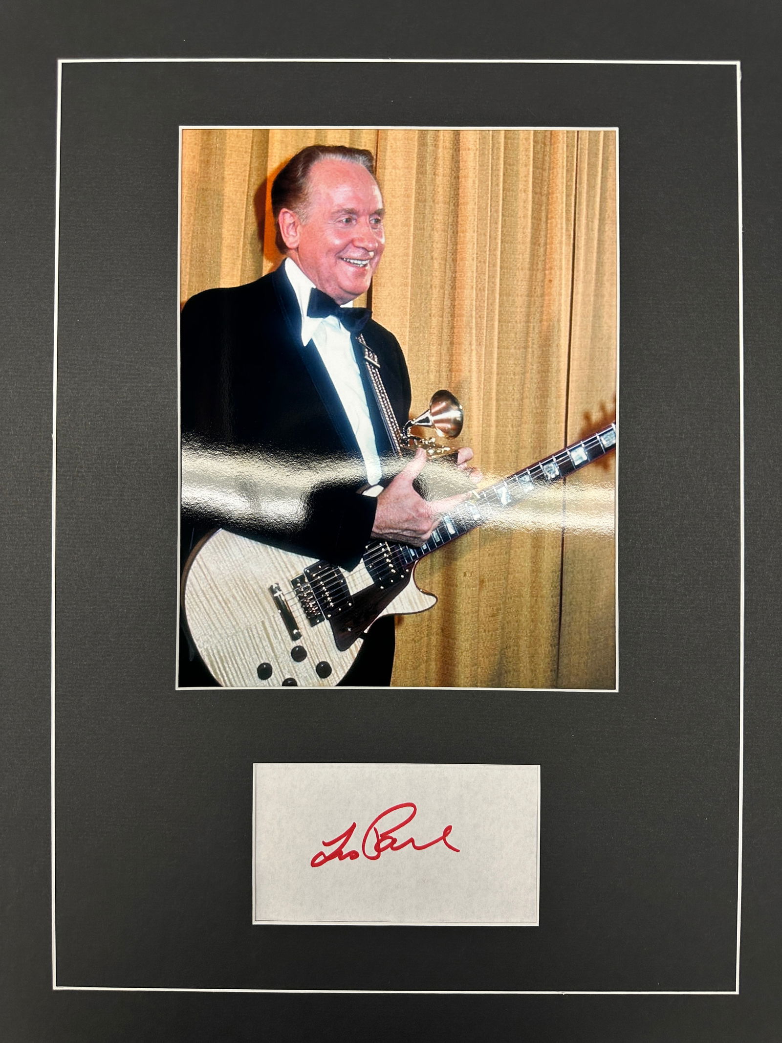 Les Paul Autograph Display (1 of 1)
