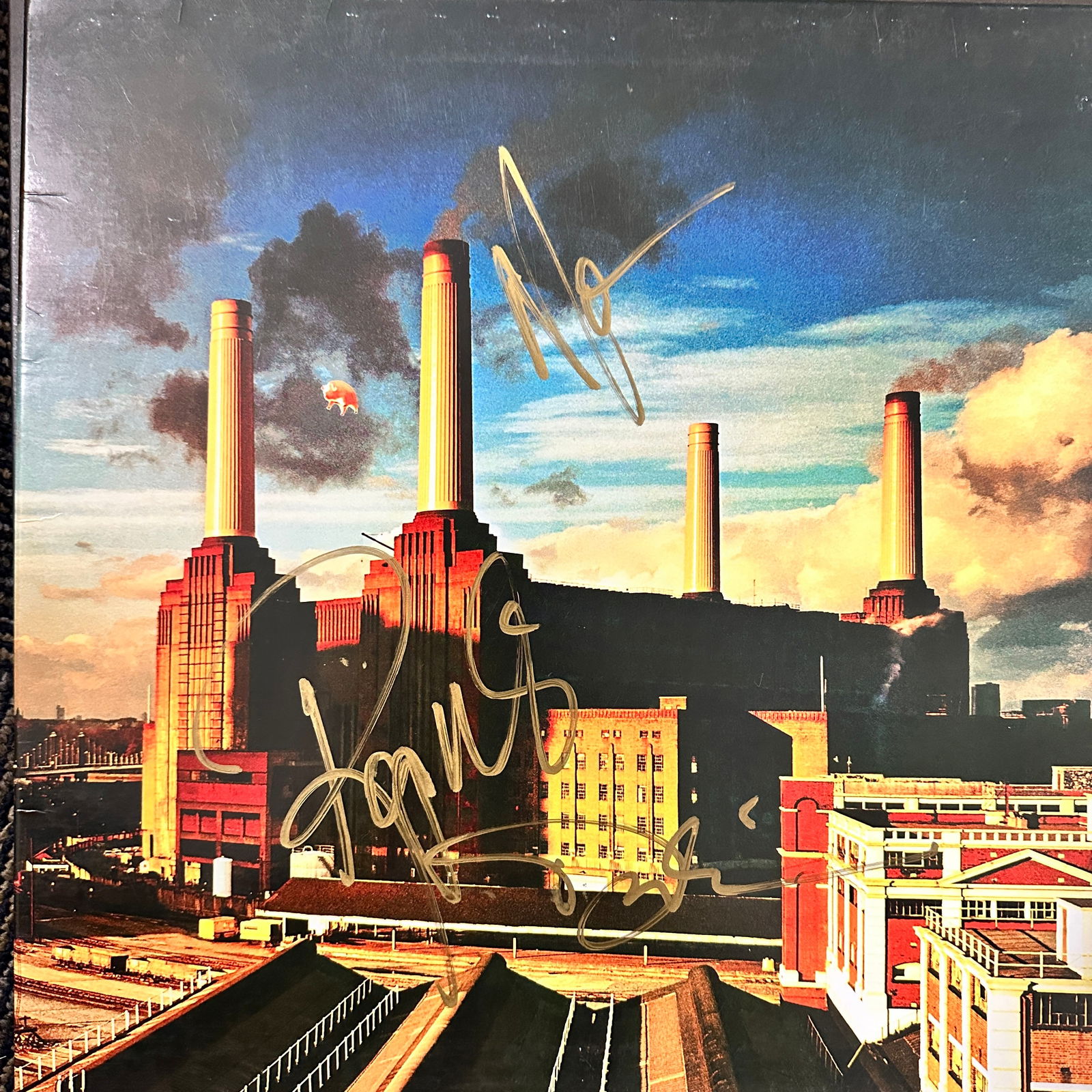 Pink Floyd Autographed Album ROGER NICK DAVID: Displays are not framed, and can be framed for a cost. Framed items will state they are framed in the name of the item. All signed items come with a COA. All items now come with a 3rd Party COA from P