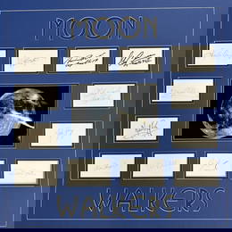 12 Moonwalkers Autograph Display
