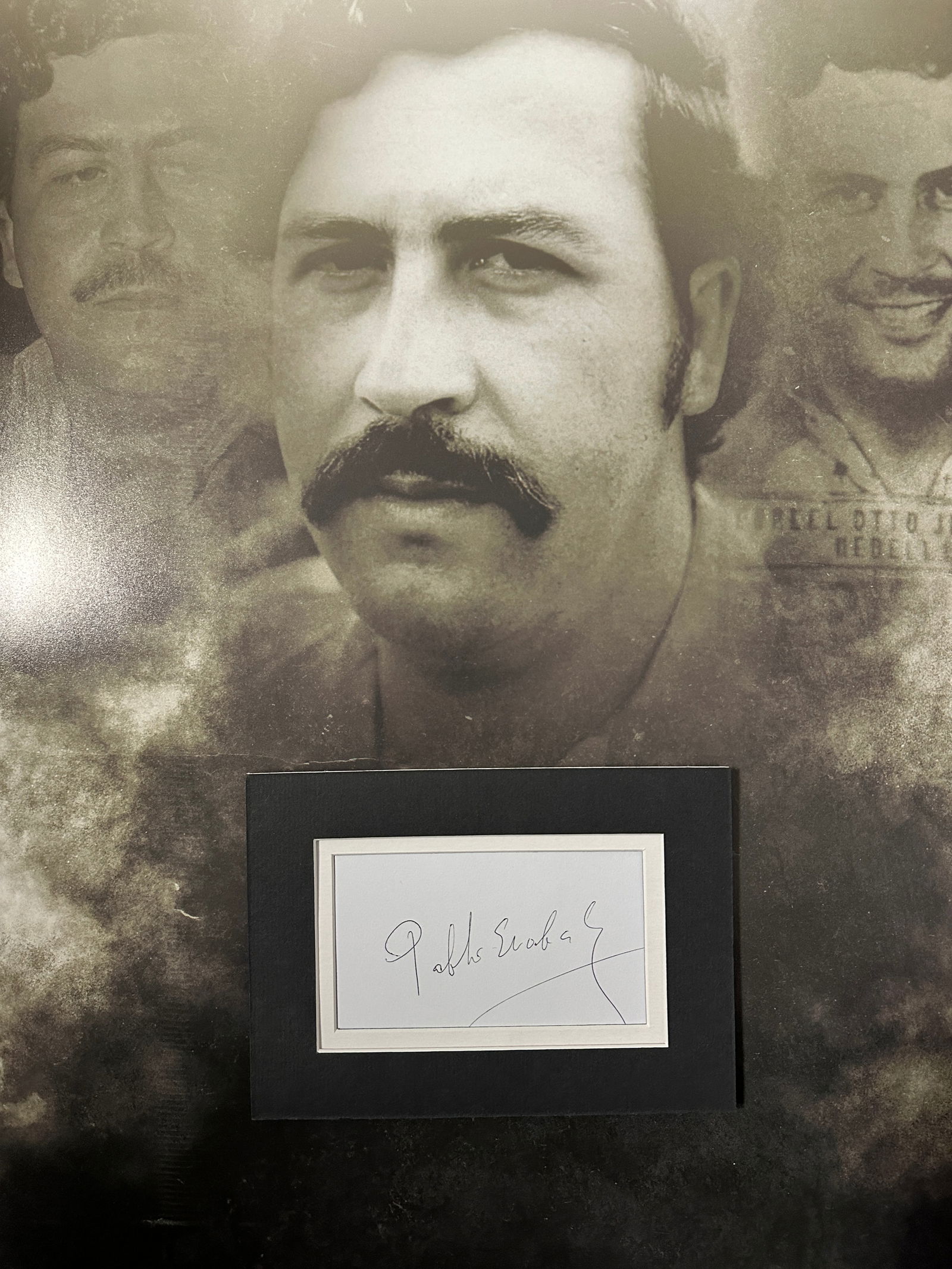 Pablo Escobar AUTOGRAPHED Display (1 of 1)