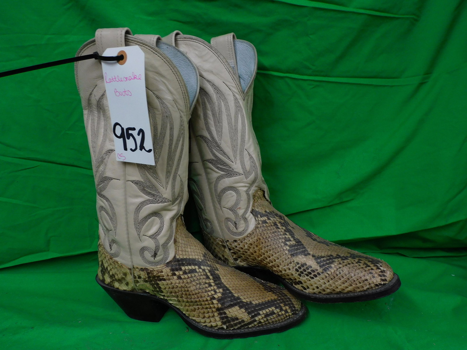 RATTLESNAKE BOOTS SIZE 7B: .