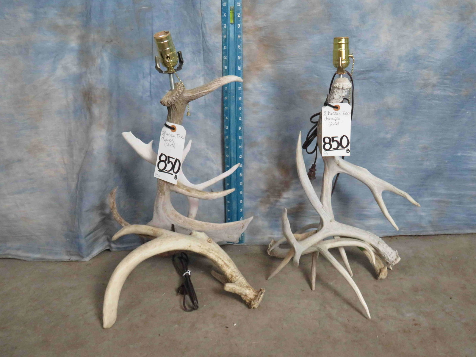 2 ANTLER TABLE LAMPS W/SHADES (2x$): TAXIDERMY