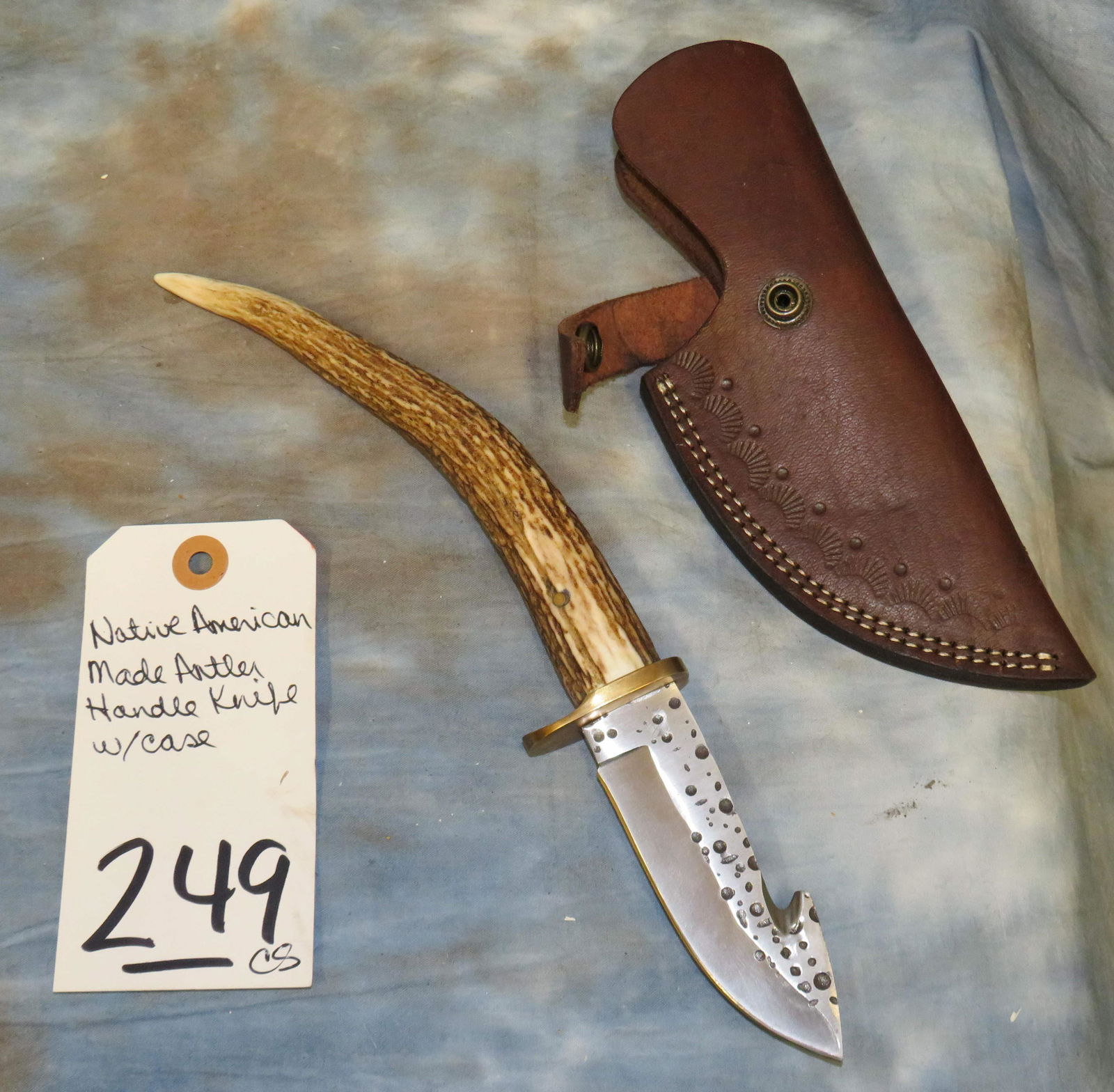NATIVE AMERICAN MADE ANTLER HANDLE KINFE W CASE AND: 11" LONG