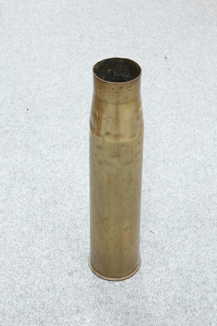 A LARGE WORLD WAR II BRITISH 4 1/2-INCH BRASS SHELL: A LARGE WORLD WAR II BRITISH 4 1/2-INCH BRASS SHELL CASE. 69.5cm