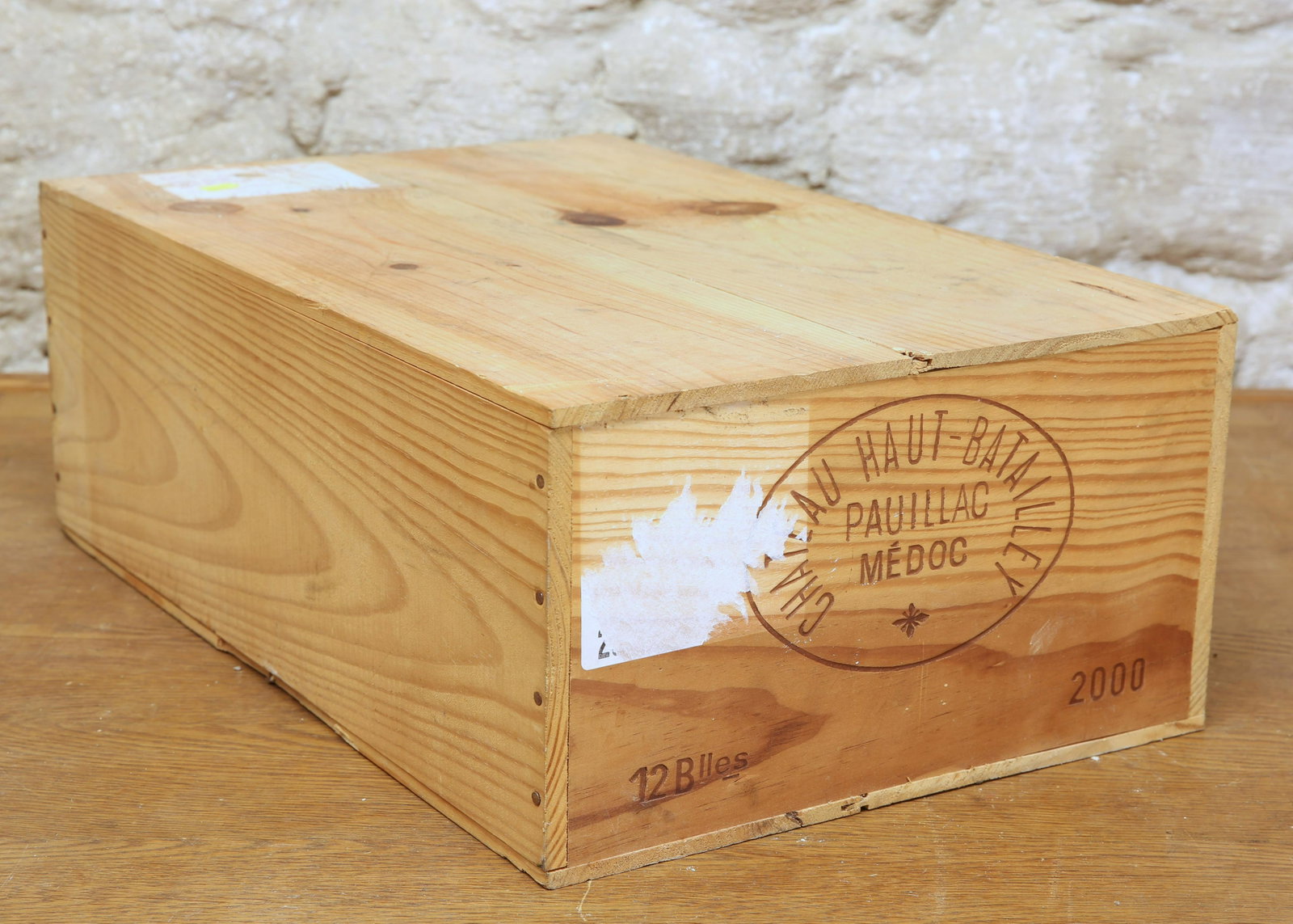 12 BOTTLES CHATEAU HAUT BATAILLEY GRAND CRU CLASSE: 12 BOTTLES CHATEAU HAUT BATAILLEY GRAND CRU CLASSE PAUILLAC 2000 (IN UNOPENED OWC - This case has been purchased 'en primeur and single cellared since)
